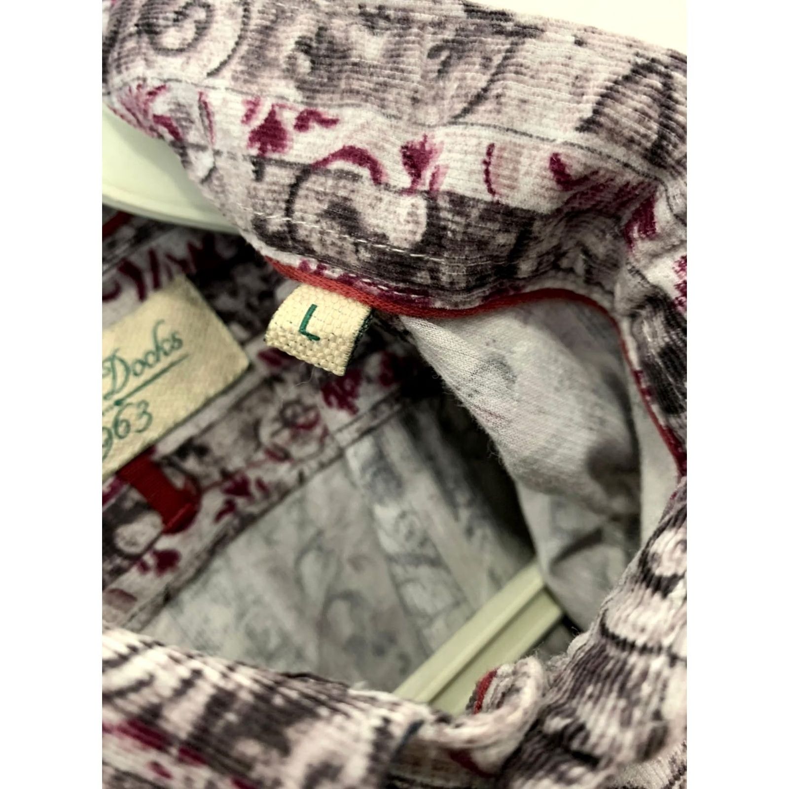Vintage VINTAGE Alley Docks 963 Men’s L Corduroy Button-Down Shirt Paisley Floral Gray (C18) Size US L / EU 52-54 / 3 - 4 Thumbnail