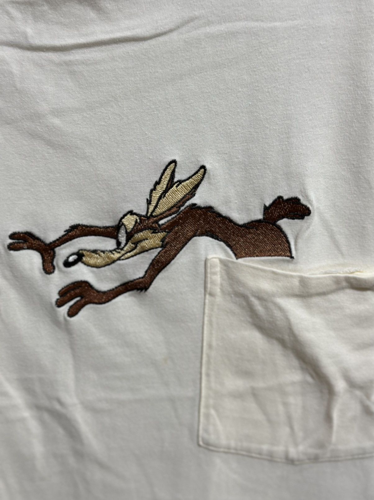 Acme Clothing × Cartoon Network × Vintage Vintage Looney Tunes Wile E Coyote RoadRunner Pocket Tee Size US L / EU 52-54 / 3 - 3 Thumbnail