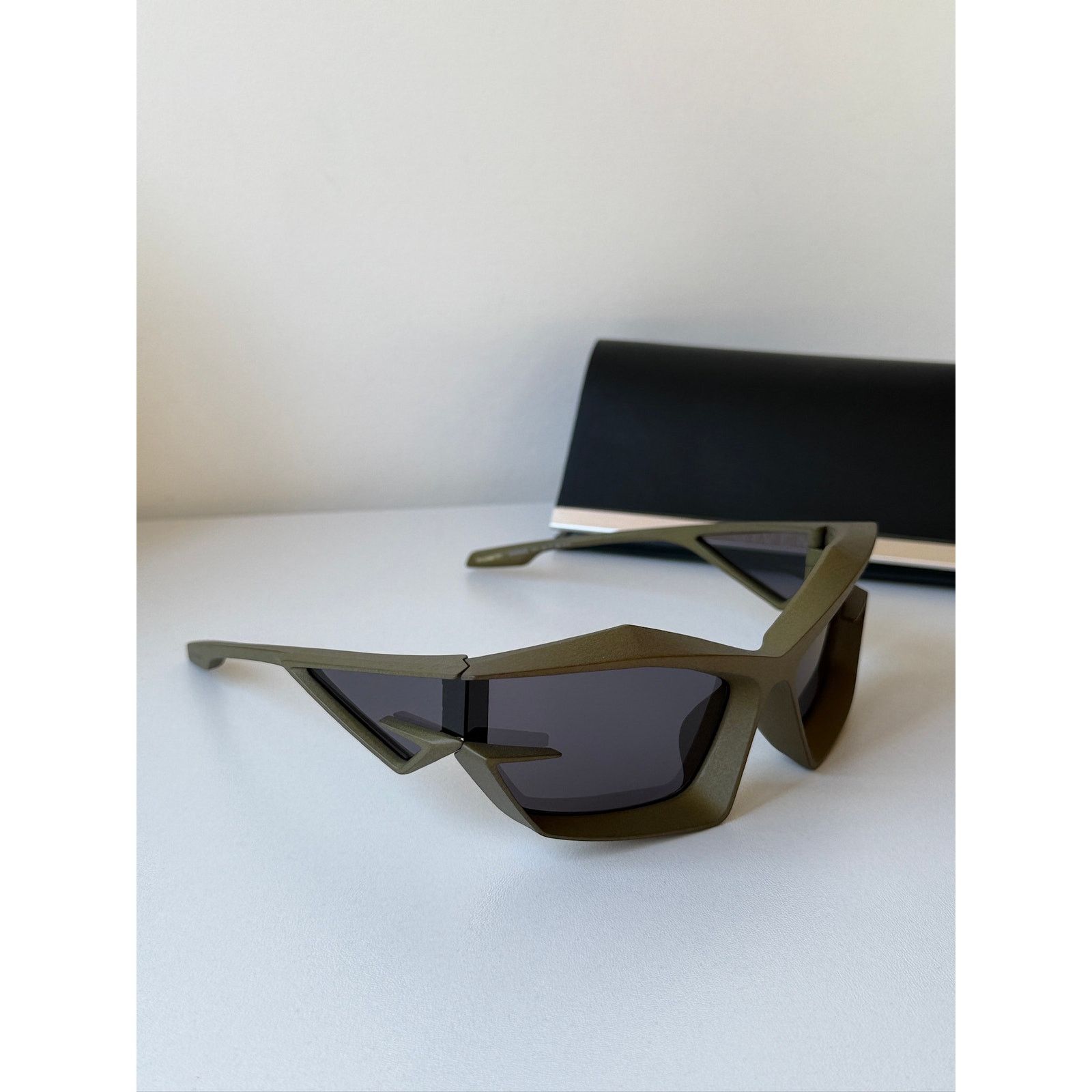 Givenchy NEW Givenchy GV40049U Cut Mask Khaki Green Sunglasses Size ONE SIZE - 6 Thumbnail