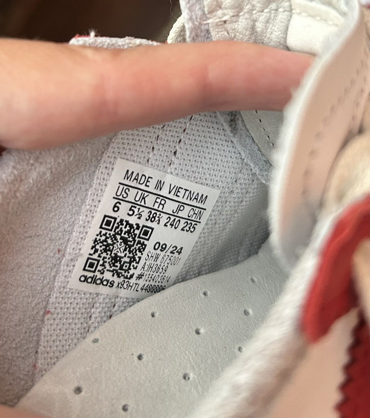 Adidas adidas Originals Japan White Power Red Low-Top Trainers Size US 6 / EU 39 - 8 Thumbnail