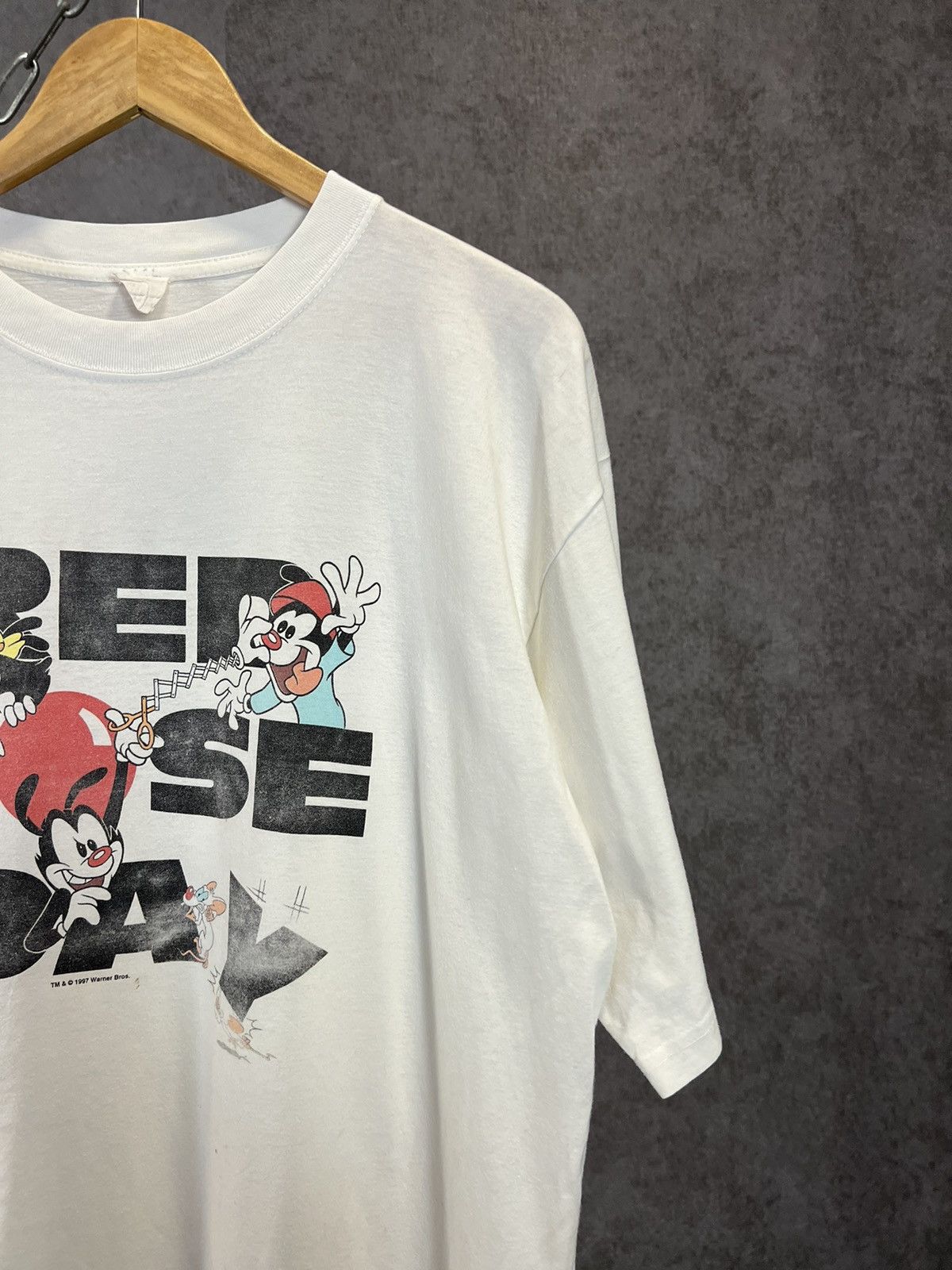 Vintage Red Nose Day 1997 Warner bros vintage comics movie tee Size US XL / EU 56 / 4 - 2 Thumbnail