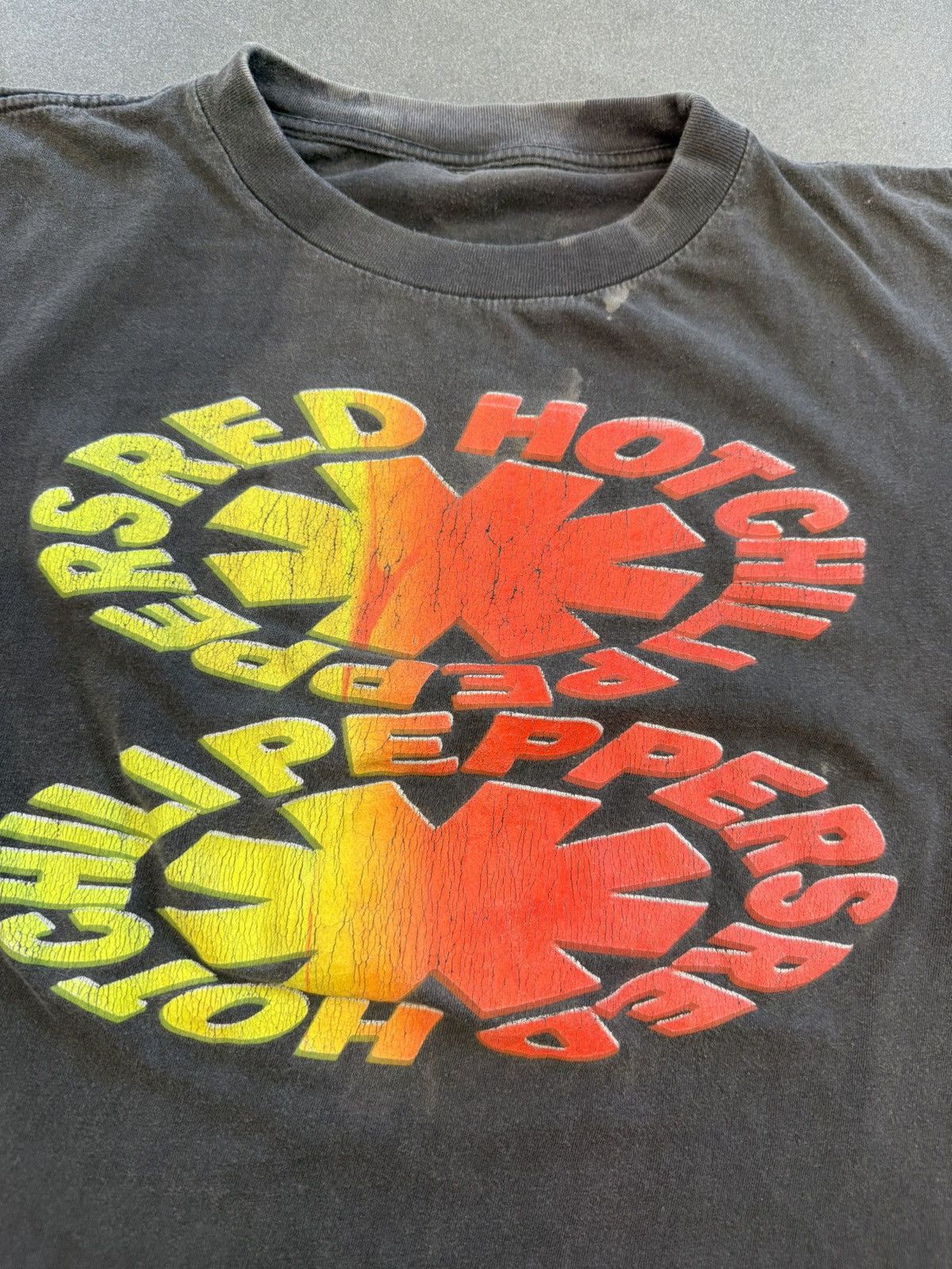 Other ‘90s Vintage Red Hot Chilli Peppers Faded Logo Tee Size US L / EU 52-54 / 3 - 5 Thumbnail