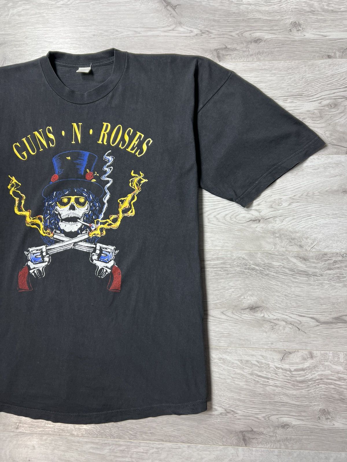 Band Tees Rare Vintage 90s Guns N Roses Big Logo Tee Size US XL / EU 56 / 4 - 2 Thumbnail