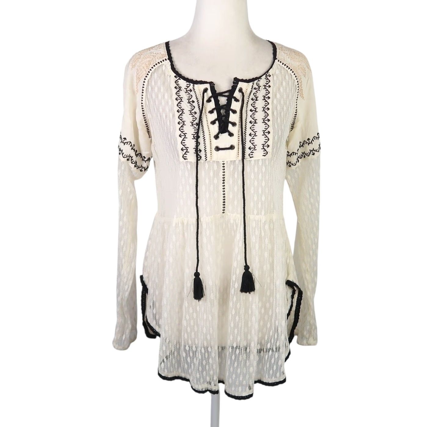 Anthropologie VINTAGE Akemi + Kin Anthropologie Cream Lace Tunic Blouse Top S Women Long Sleeve Bohemian Hippie Casual Party/Cocktail Tunic Dress? Size S / US 4 / IT 40 - 2 Thumbnail