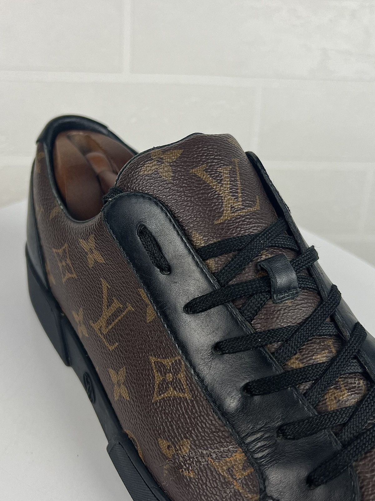 Louis Vuitton LOUIS VUITTON Sneakers Leather LV Monogram Canvas Logo Men’s Size US 11 / EU 44 - 4 Thumbnail