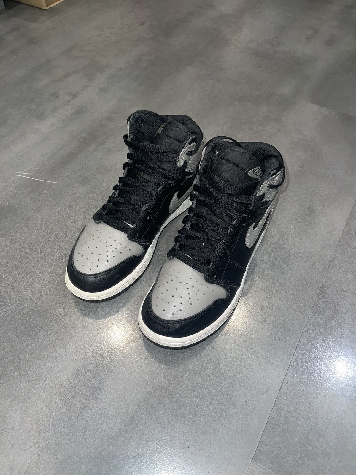 Nike 6Y SS18 Nike Jordan 1 Retro High Shadows (GS) Sneakers Size US 8 / IT 38 - 4 Thumbnail