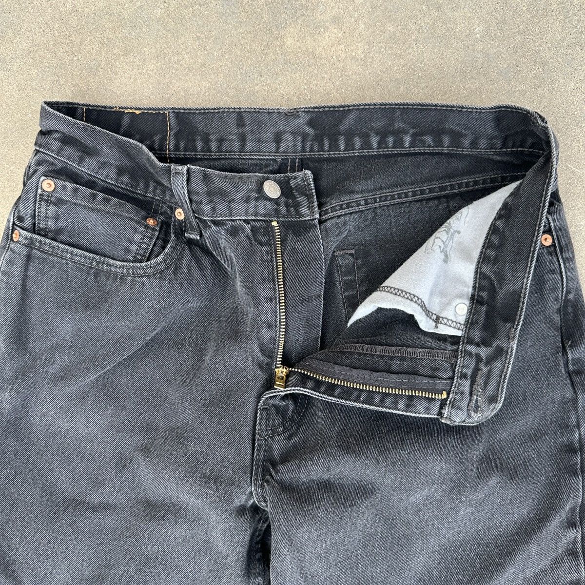 Levi's VINTAGE Levis 550 Jeans 33” Black Tapered Relaxed Denim USA Size US 33 - 3 Thumbnail