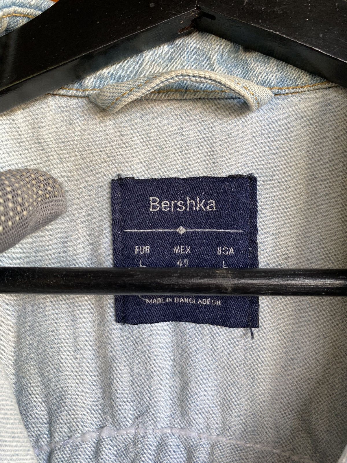 Bershka Bershka Denim Vest Light Wash Sleeveless Jacket Tiger Patch Size US L / EU 52-54 / 3 - 9 Thumbnail