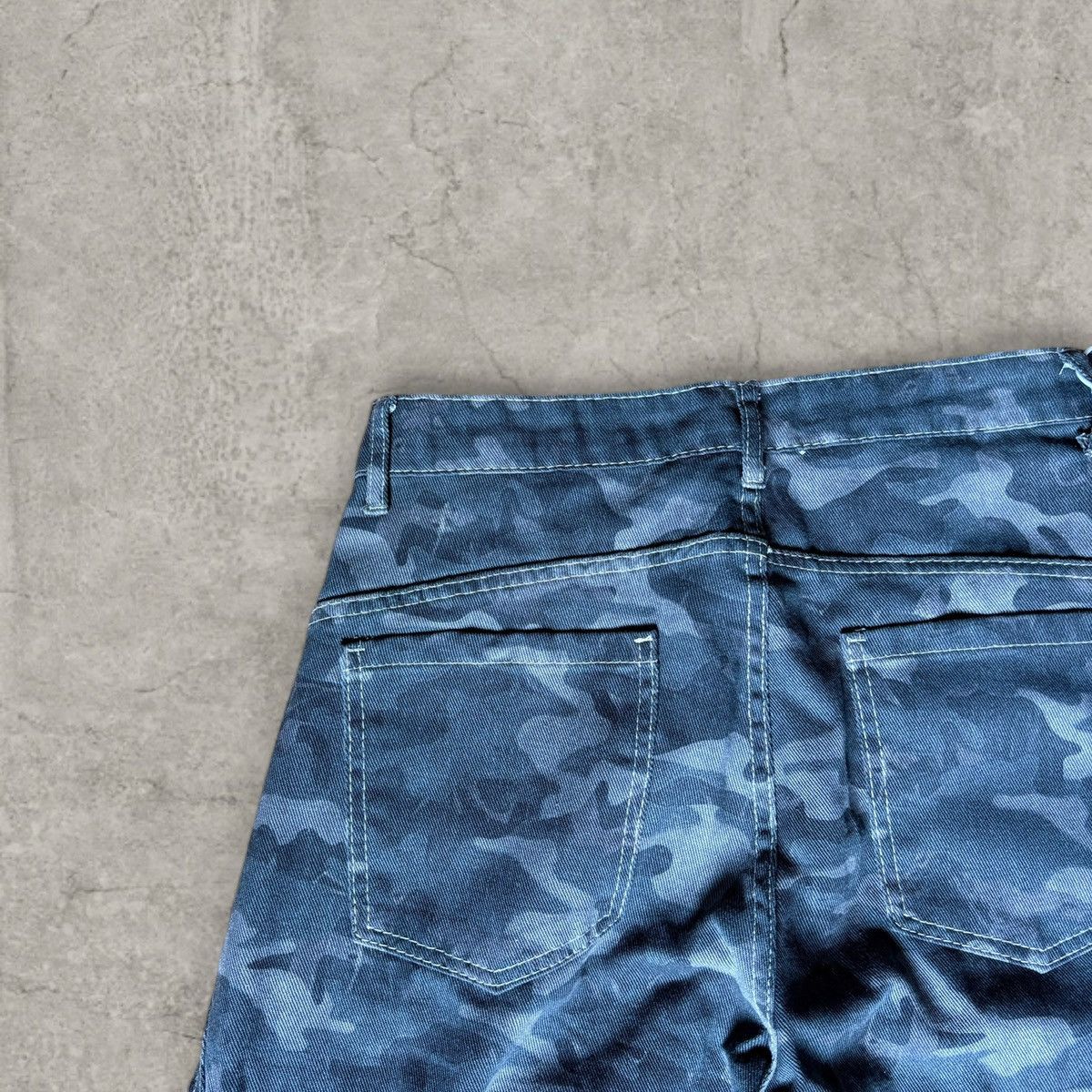 Japanese Brand Baggy relaxed fit jeans in khaki camo print, stars. Size L Size US 34 / EU 50 - 5 Thumbnail