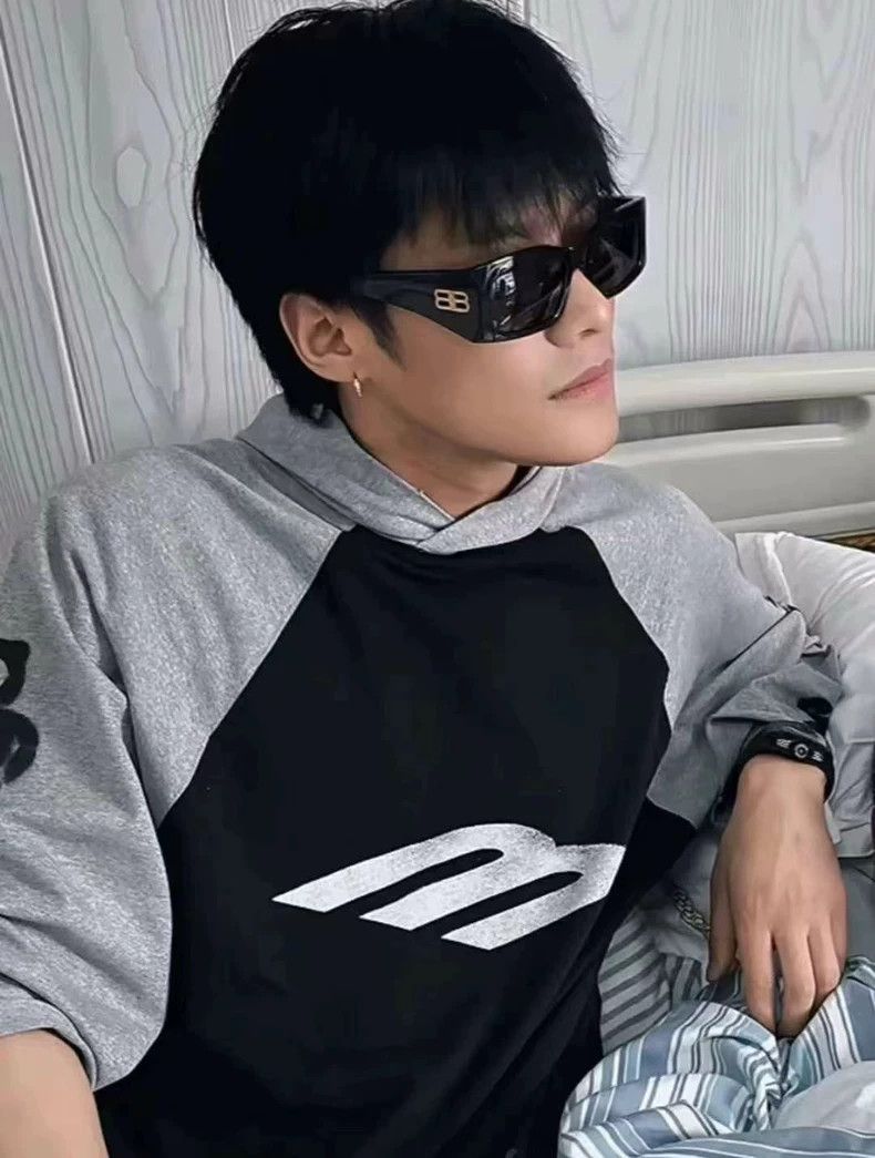 Balenciaga Balenciaga 3B letters dirty old color matching hooded shor Size US S / EU 44-46 / 1 - 5 Thumbnail
