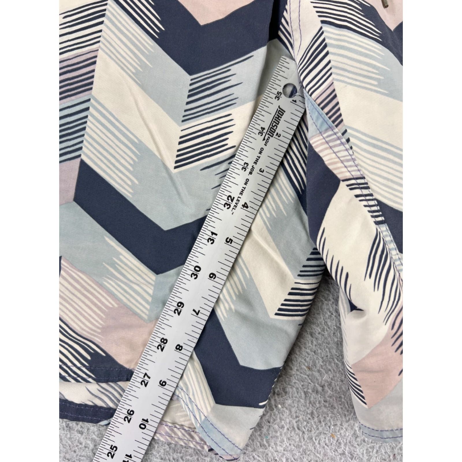 Patagonia Patagonia Bottom Mens 33 White Blue 100% Nylon Zipper Pockets Wavefarer Board Shorts Beach 90s Mens Size US 33 - 6 Thumbnail
