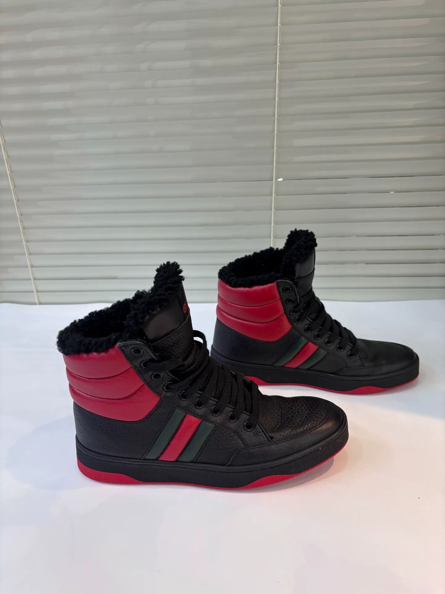 Gucci Gucci Black Leather Lamb Wool Sneakers Size US 5 / IT 35 - 1 Thumbnail