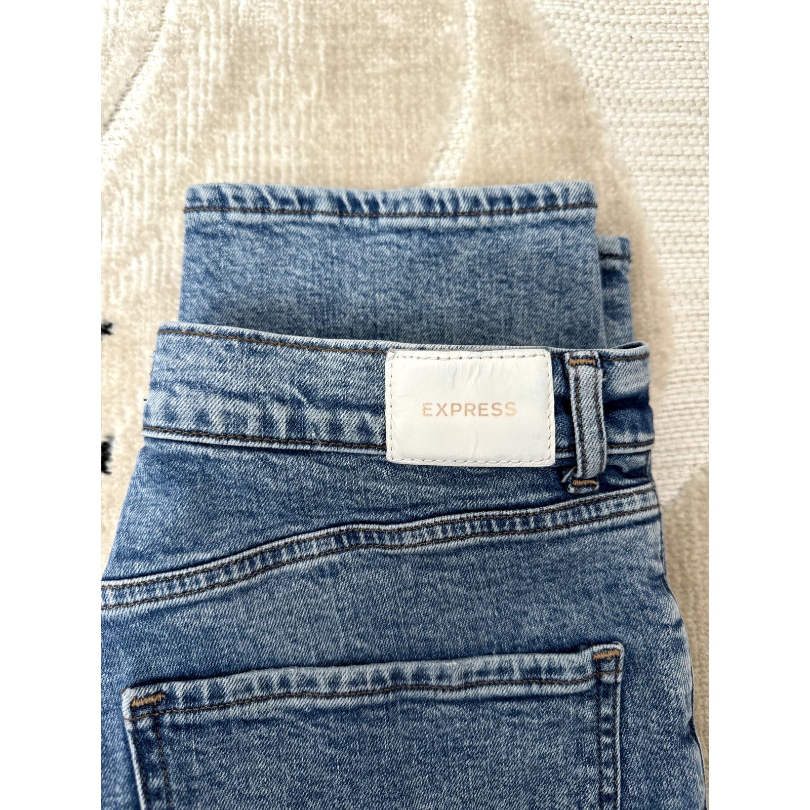 Express Express High waisted mom jean distressed 8R Size 26" / US 2 / IT 38 - 4 Thumbnail