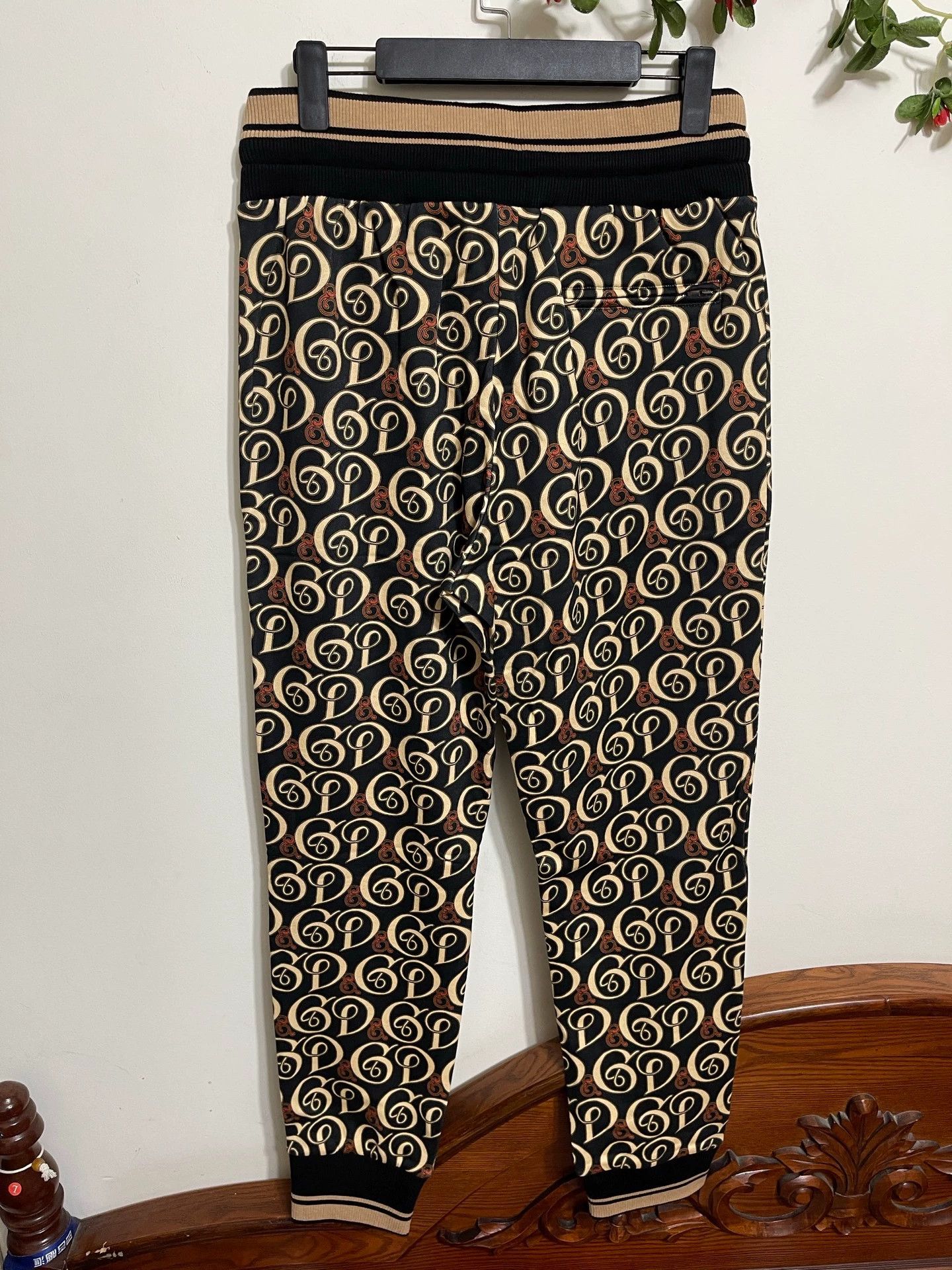 Dolce & Gabbana DG Black Gold Slim Sweatpants IT 46 New With Tags Print Logo Size US 34 / EU 50 - 2 Thumbnail