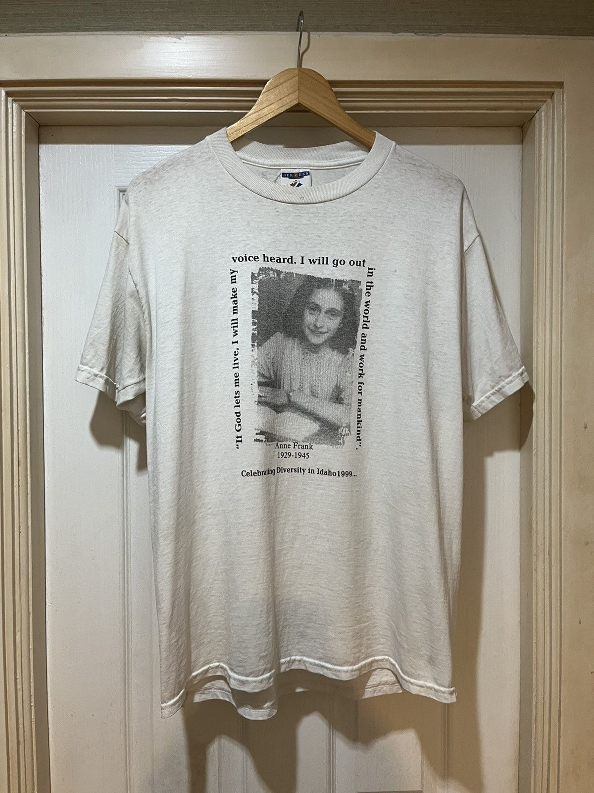 Other Vintage 90s Anne Frank Tee Size US L / EU 52-54 / 3 - 1 Thumbnail