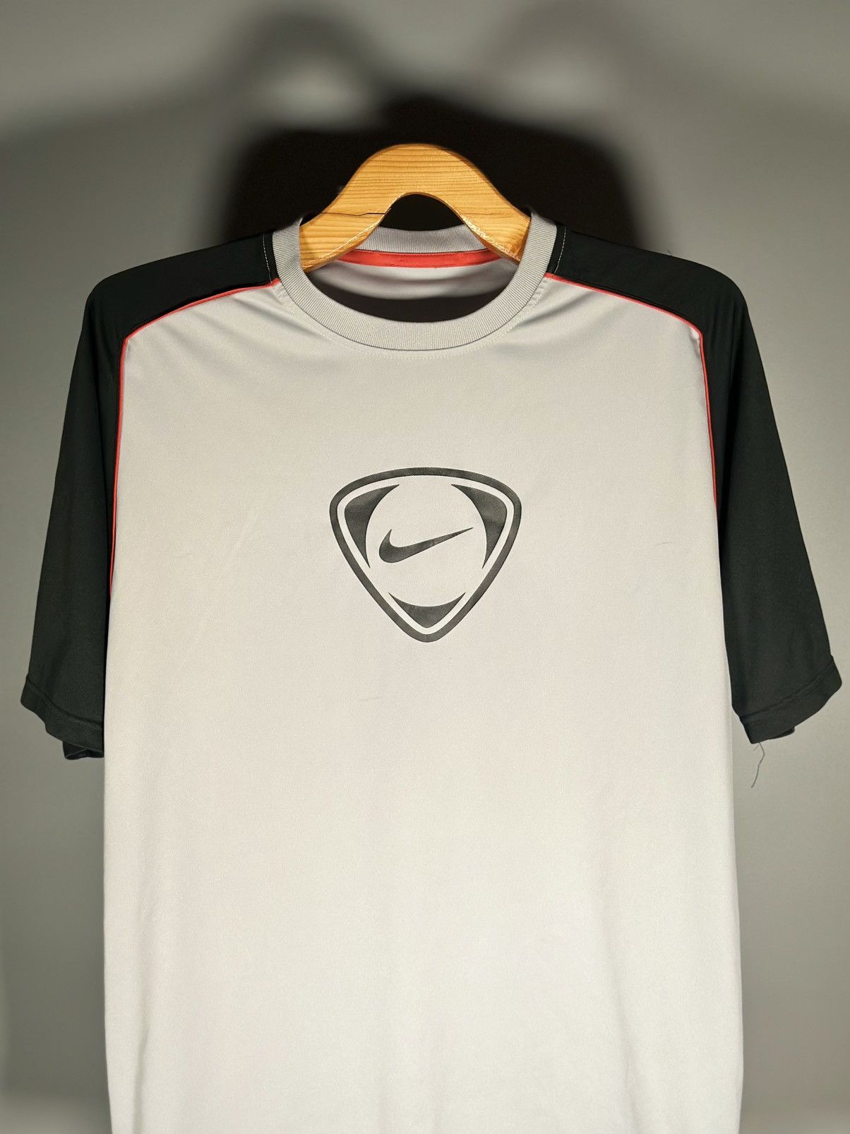 Nike VINTAGE BIG LOGO LARGE NIKE TEE🔥 Size US L / EU 52-54 / 3 - 7 Thumbnail