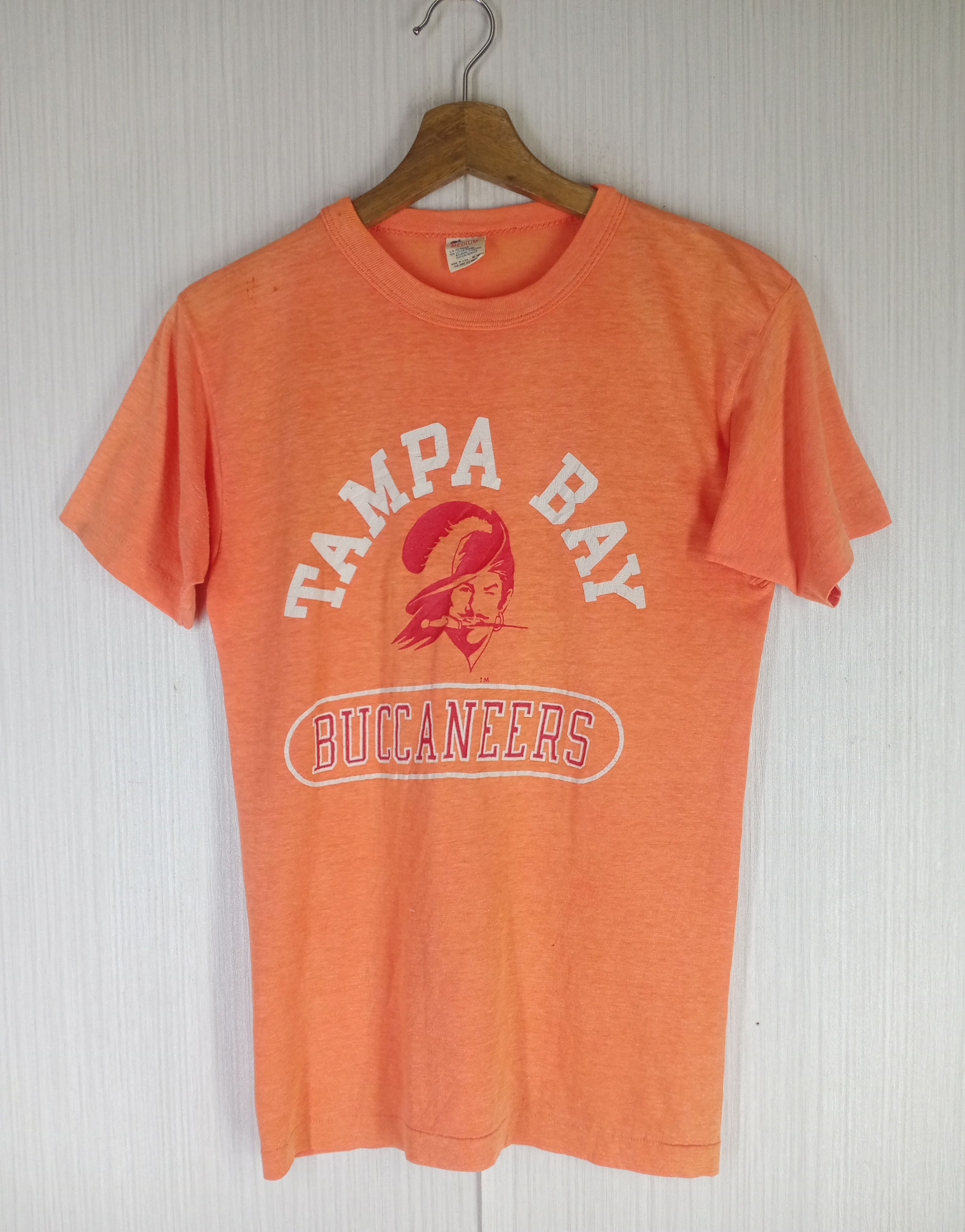 Champion × NFL × Vintage Rare Vintage 80s Champion Tampa Bay Buccaneers NFL Tshirt Size US M / EU 48-50 / 2 - 1 Thumbnail