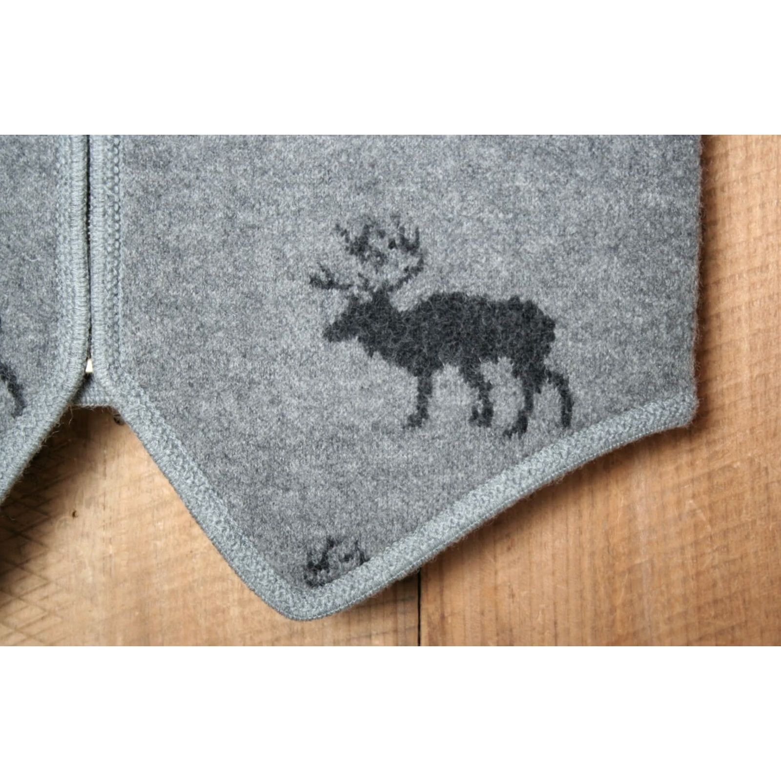 Vintage VINTAGE Lisa International Gray Moose Motif 100% Boiled Wool Vest L Women Jacket? No, Vest 100% Wool Gray Moose Motif Womens L Size L / US 10 / IT 46 - 3 Thumbnail