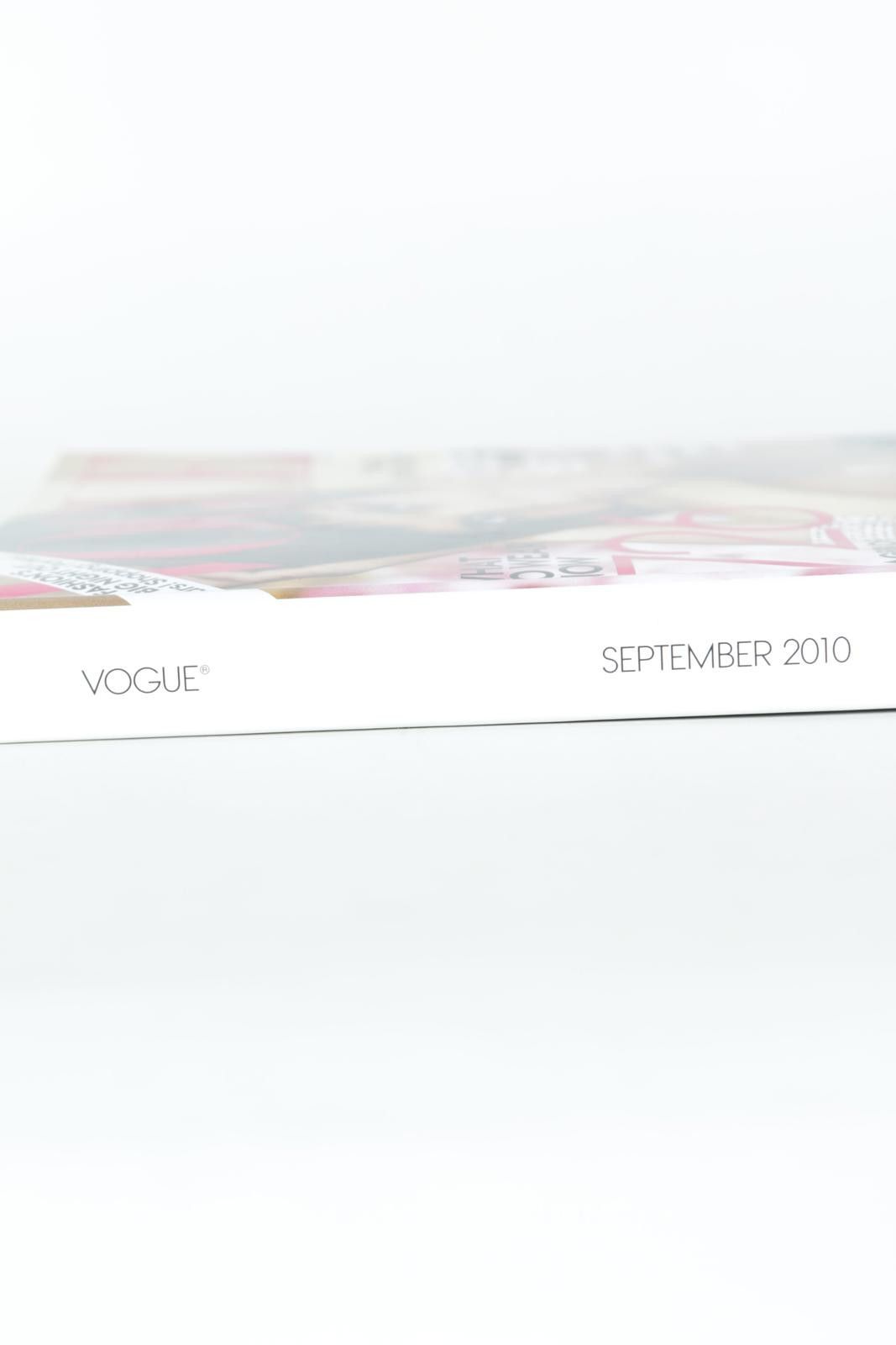 Vogue 2010's Vogue September Halle Berry Magazine Size ONE SIZE - 3 Thumbnail
