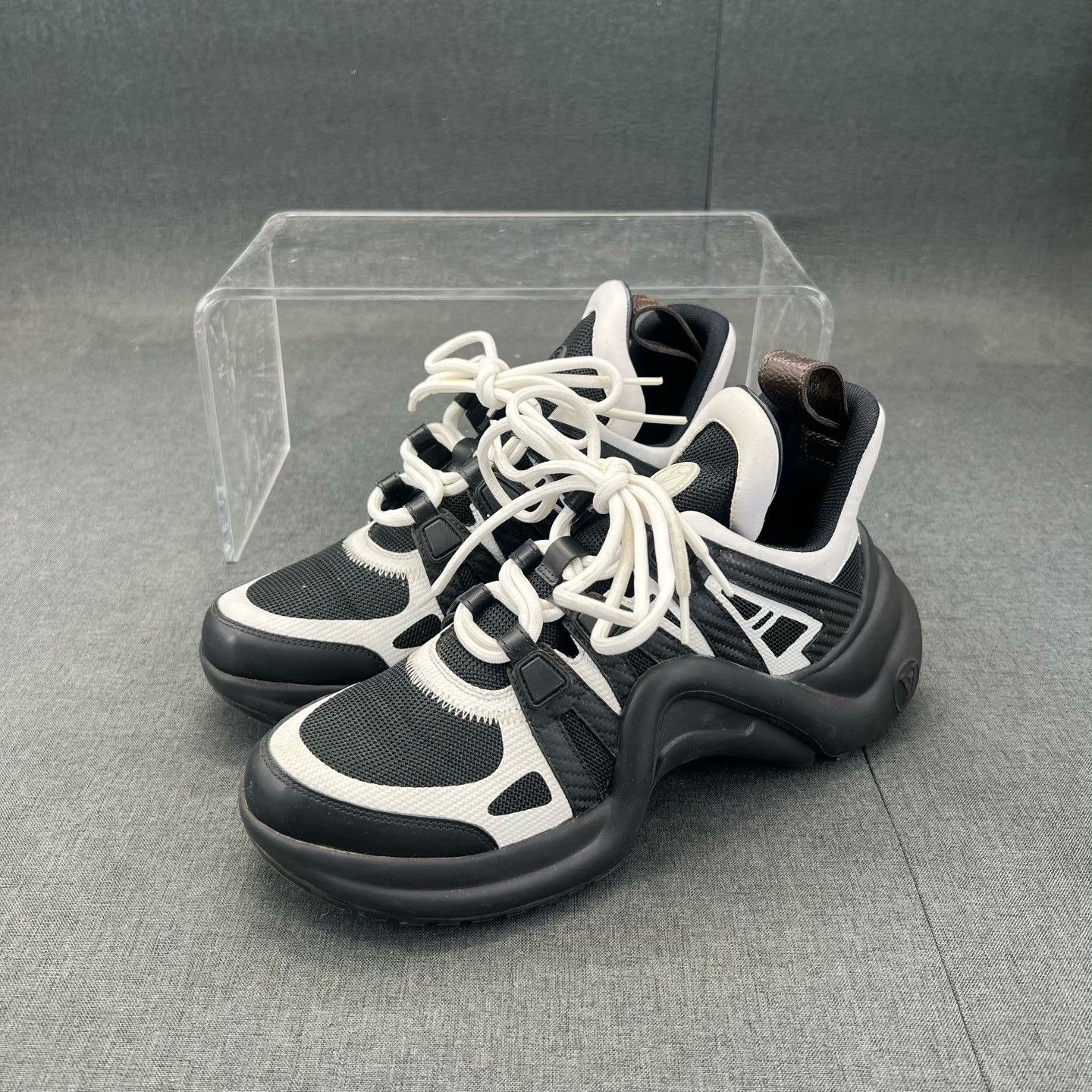 Louis Vuitton Louis Vuitton Black Lowtop Sneakers 38 Men Size US 6 / EU 39 - 1 Thumbnail