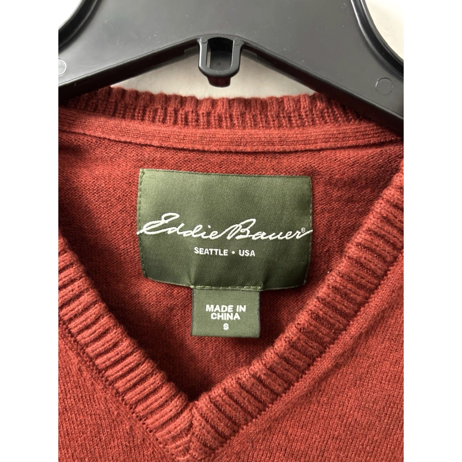 Eddie Bauer Eddie Bauer Sweater V-Neck Mens Size S Red Cashmere Cotton Knit Pullover L/S Regular Size US S / EU 44-46 / 1 - 4 Thumbnail
