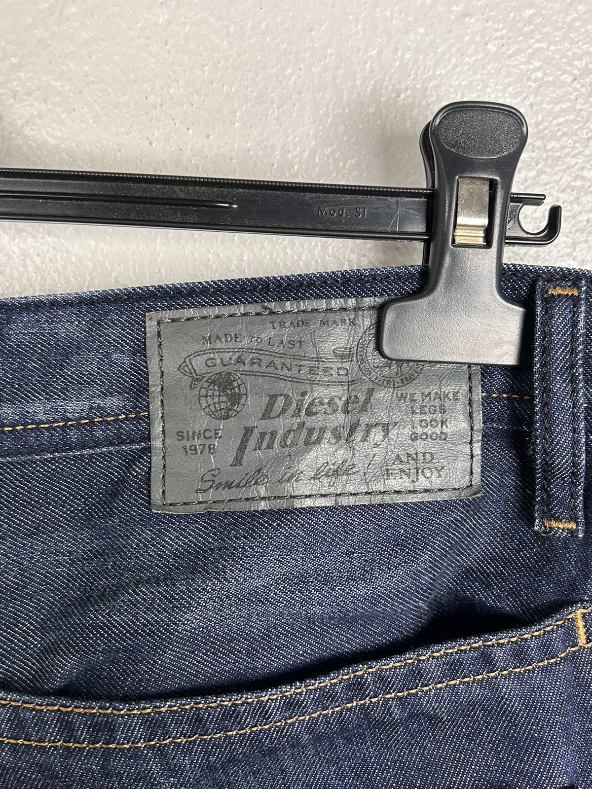 Diesel Diesel Braddom 0806W Regular Slim Carrot Jeans In Size 31/32 Size US 31 - 9 Thumbnail