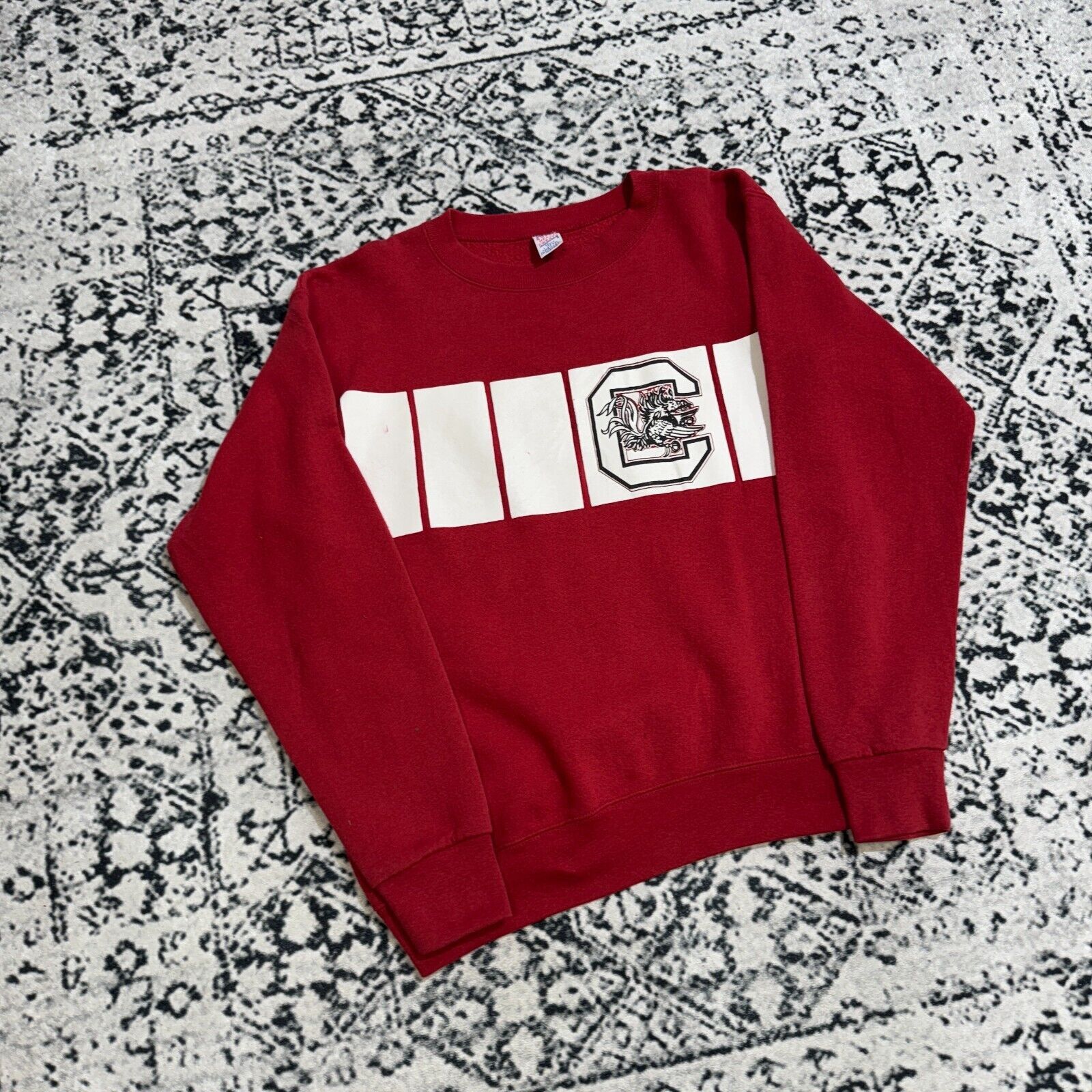 Vintage Vintage Unisex Red White Cotton Crewneck Size L Made in USA Size US L / EU 52-54 / 3 - 3 Thumbnail