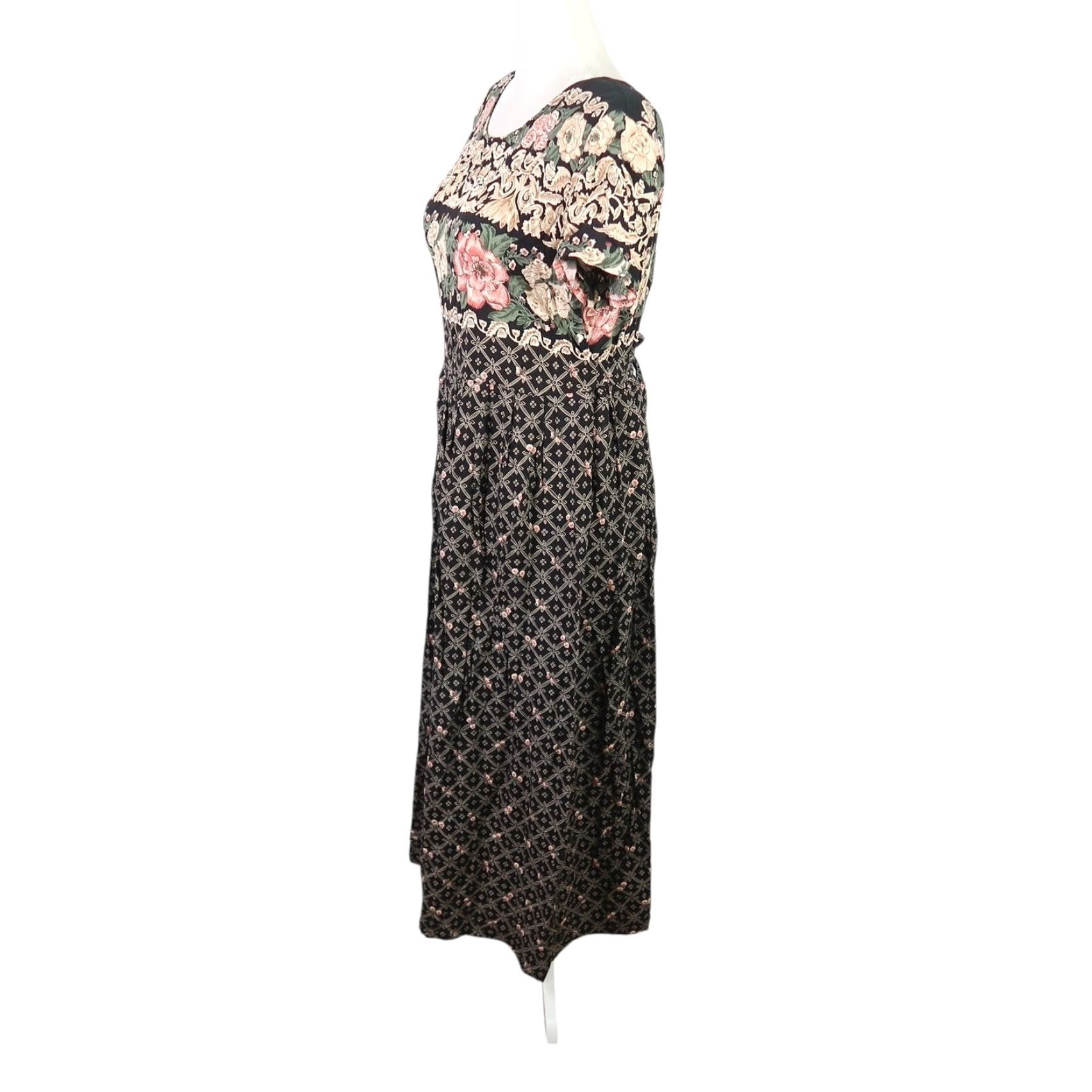 Vintage VINTAGE 90s black and tan mixed floral print flowy midi dress S Women Midi Floral 90s Bohemian Hippie Short Sleeve Casual Sundress Runtime: 47" Size S / US 4 / IT 40 - 3 Thumbnail