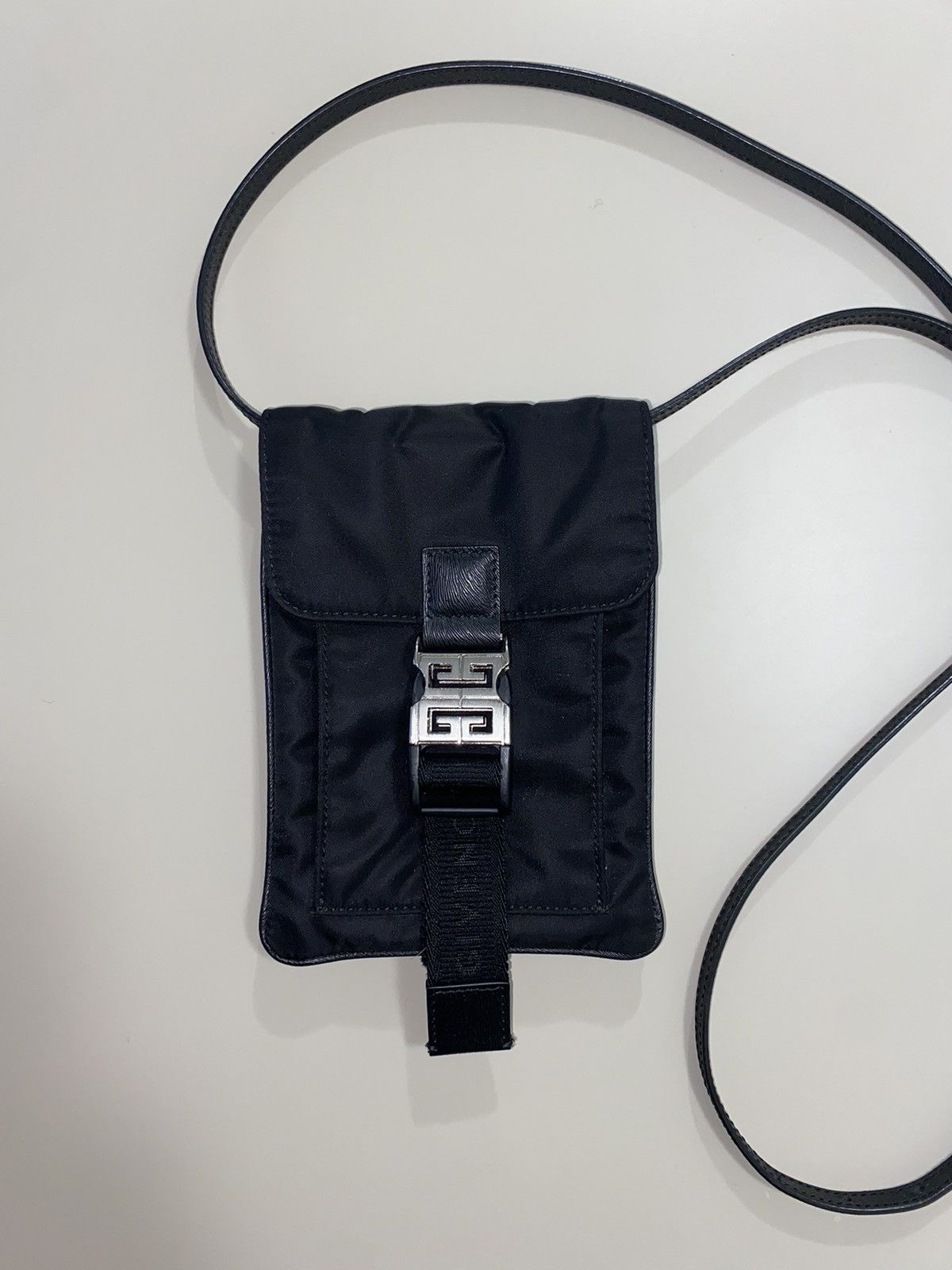 Givenchy Givenchy 4G Pouch On Strap With Tags Like New In Black Size ONE SIZE - 1 Thumbnail