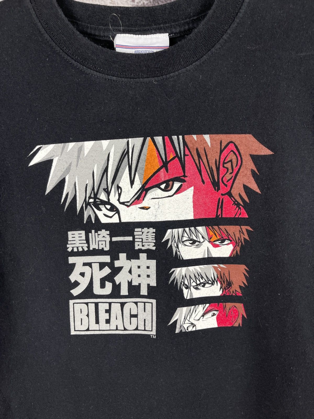 Anime BLEACH Ichigo Kurosaki vintage y2k shonen anime jump T-shirt Size US M / EU 48-50 / 2 - 3 Thumbnail