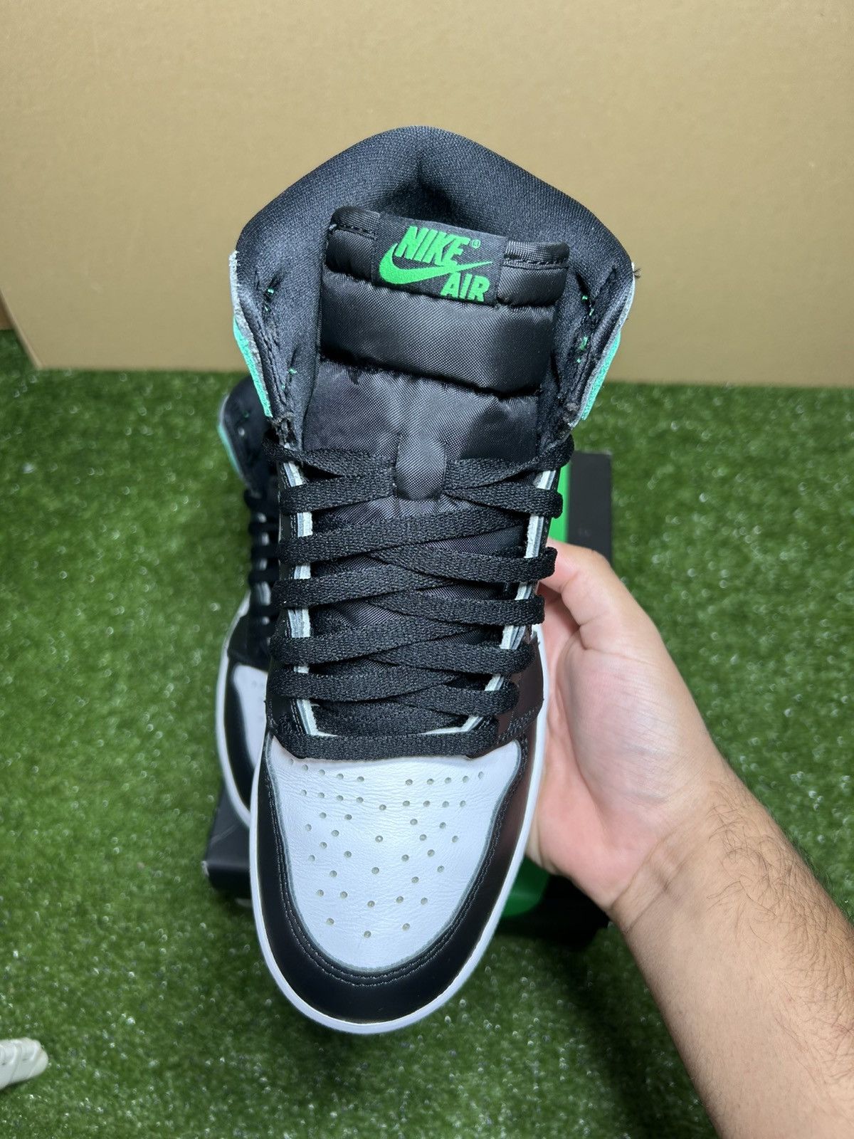 Jordan Brand Jordan 1 Lucky Green Size US 8 / EU 41 - 5 Thumbnail
