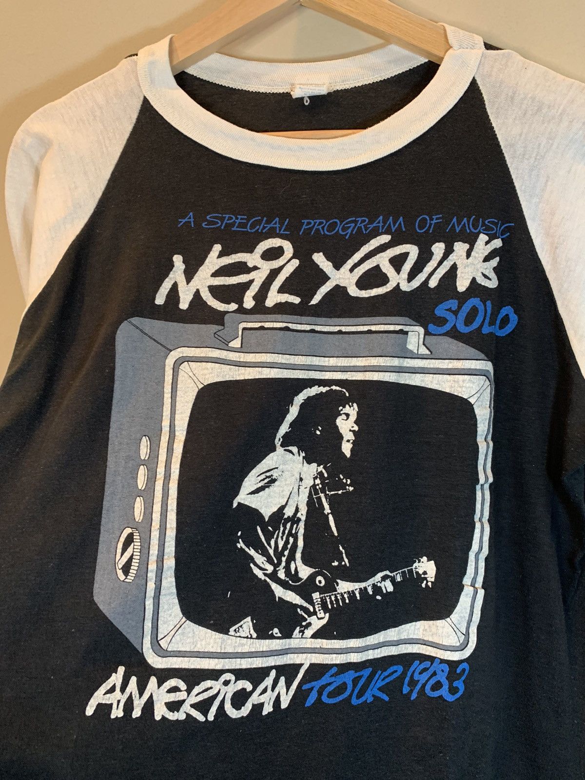 Band Tees RARE* Vintage 1983 Neil Young Solo Tour Single Stitch Raglan Size US L / EU 52-54 / 3 - 8 Thumbnail