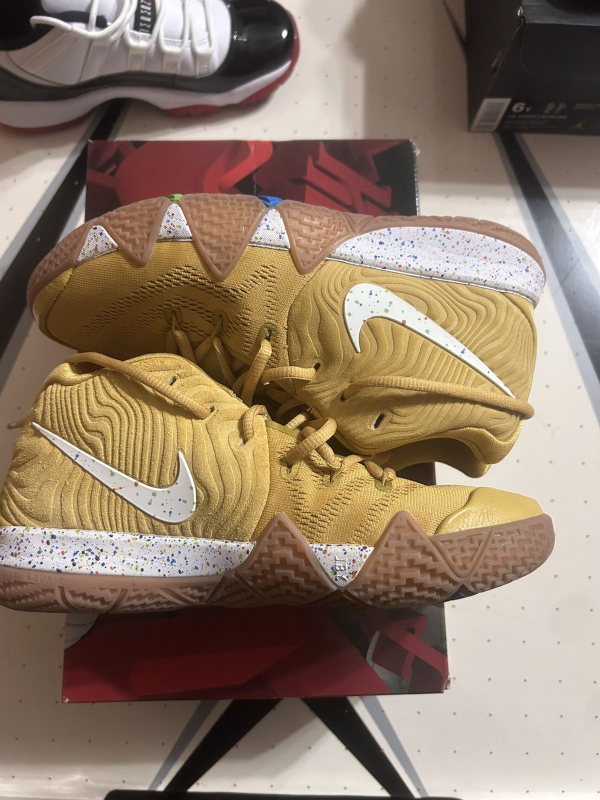 Nike Kyrie 4 cinnamon Toast Crunch Grade School Size US 6 / EU 39 - 4 Thumbnail