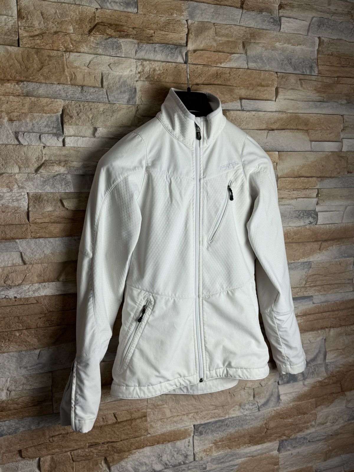 Patagonia Fleece Patagonia full zip hoodie white soft shell Size XS / US 0-2 / IT 36-38 - 1 Thumbnail