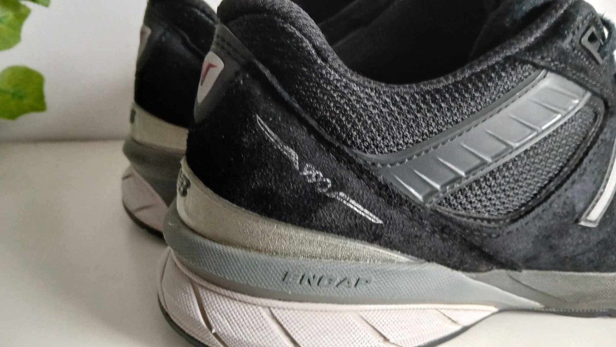 New Balance New Balance 990 V5 size 9 sneakers Size US 9 / EU 42 - 16 Thumbnail