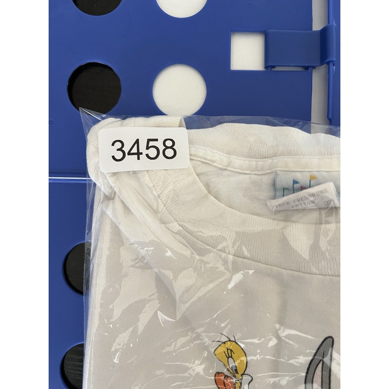 Warner Bros Vintage Six Flags Warner Bros T-Shirt Size L Taz Bugs Bunny Size US L / EU 52-54 / 3 - 9 Thumbnail
