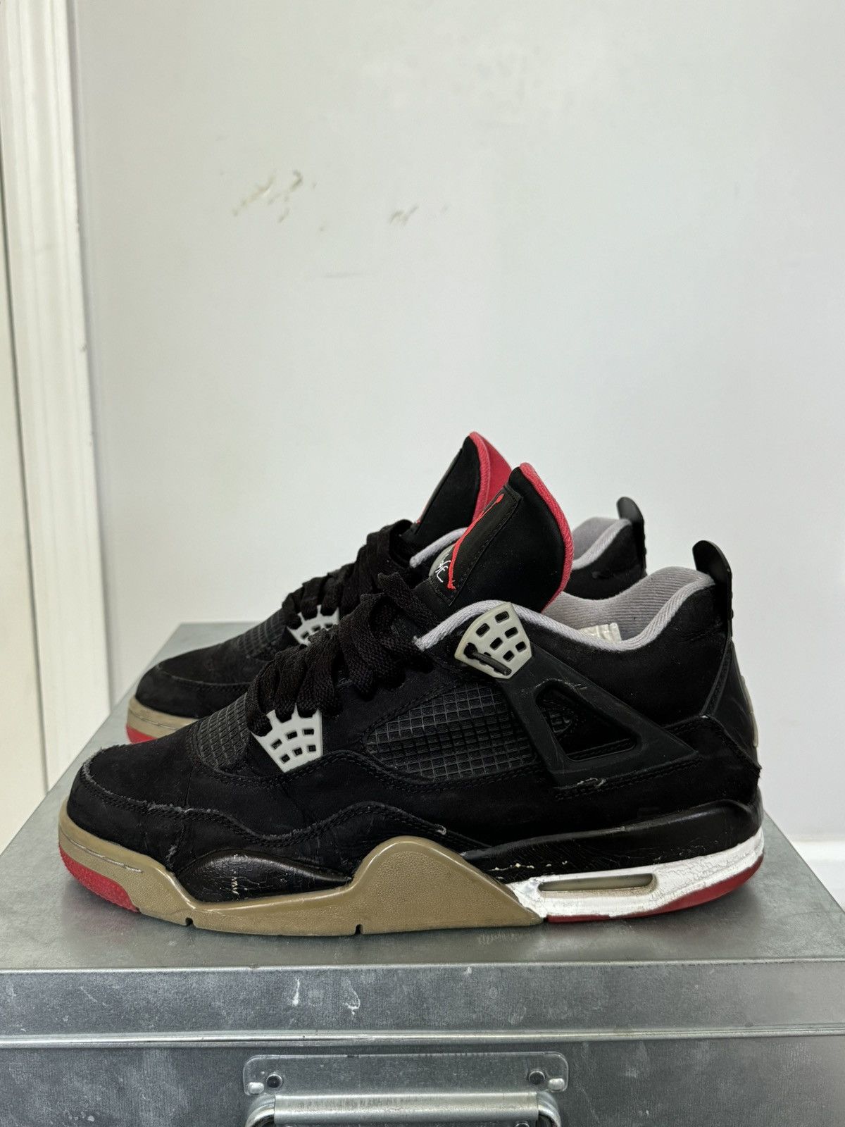 Jordan Brand × Nike Jordan 4 Bred 2012 Size 9 US Used Size US 9 / EU 42 - 2 Thumbnail