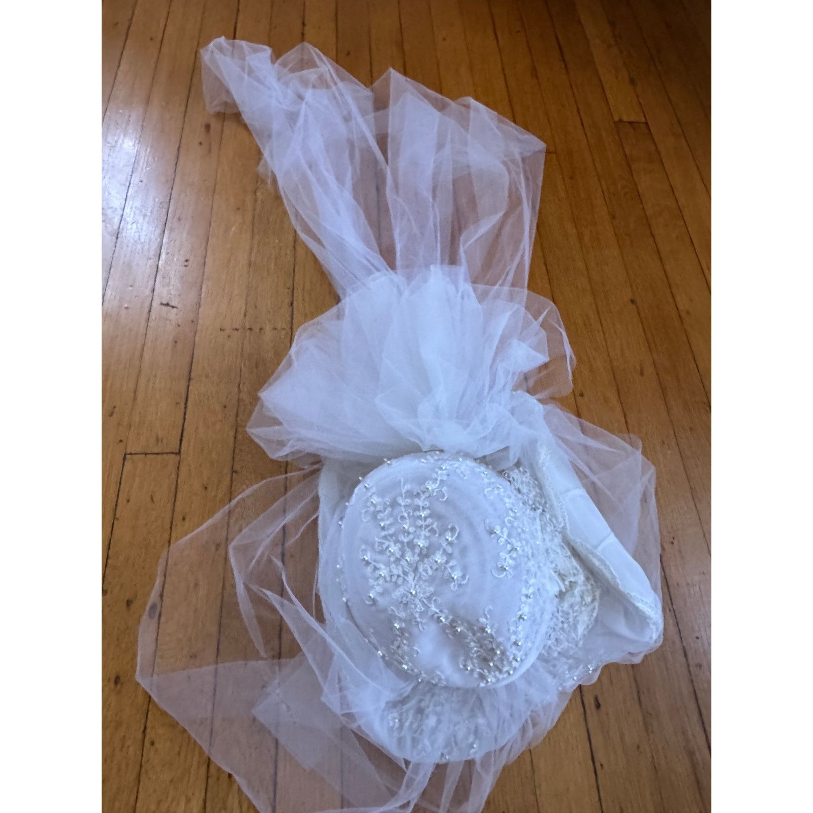 Luxe Vintage Eve of Milady Lace Stunning Wedding Dress with Hat Size S / US 4 / IT 40 - 6 Thumbnail