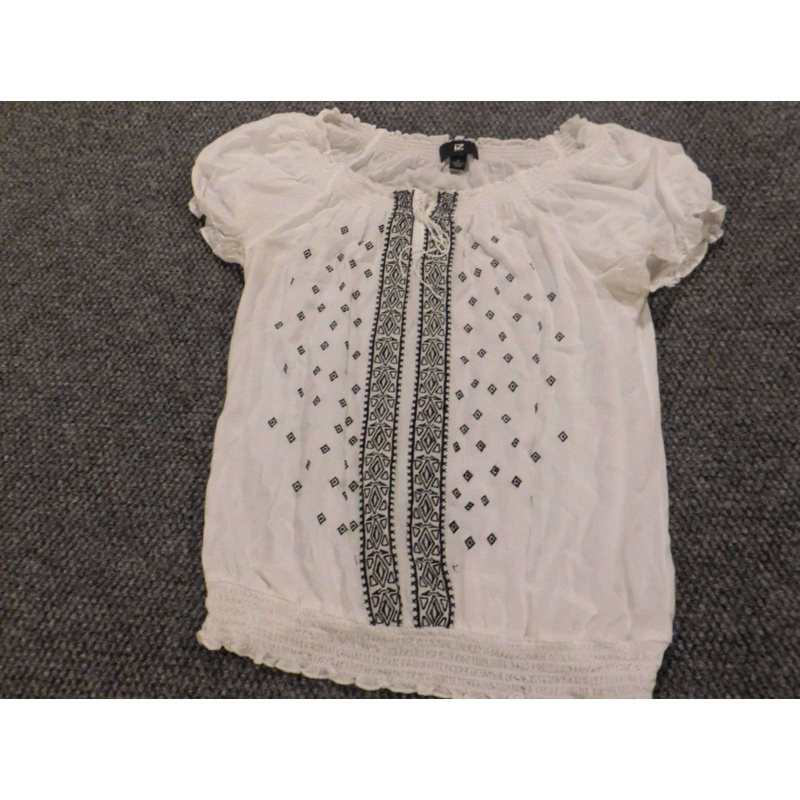Vintage Iz Byer Blouse Shirt Womens Medium White Stretch Pullover Top Short Sleeve Crew Neck Casual Pattern Solid Button Size M / US 6-8 / IT 42-44 - 2 Thumbnail