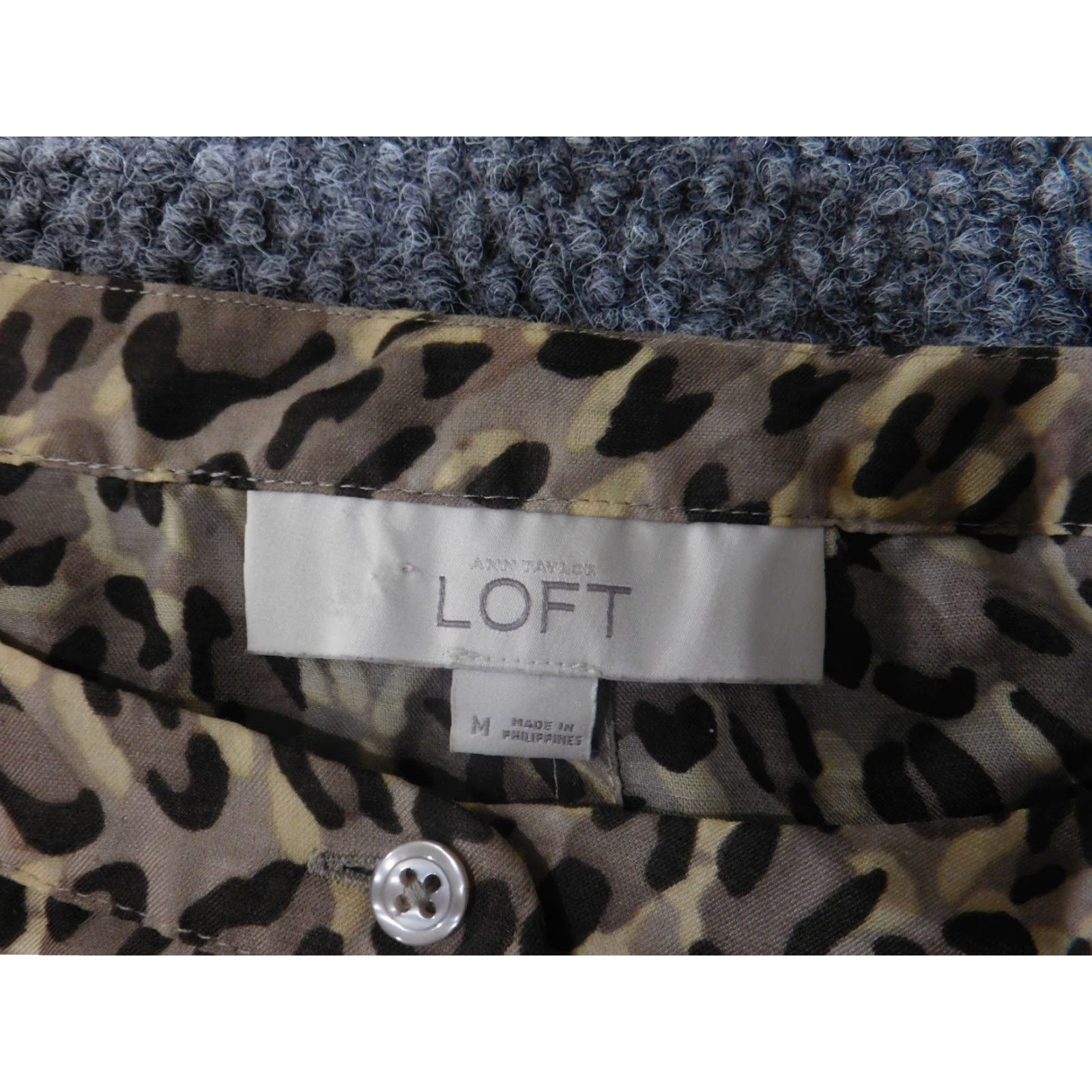 Ann Taylor **Ann Taylor Loft Women's Medium Brown Leopard Print Blouse** User: Ann Taylor Loft Women's Medium Brown Leopard Print Blouse Size M / US 6-8 / IT 42-44 - 4 Thumbnail