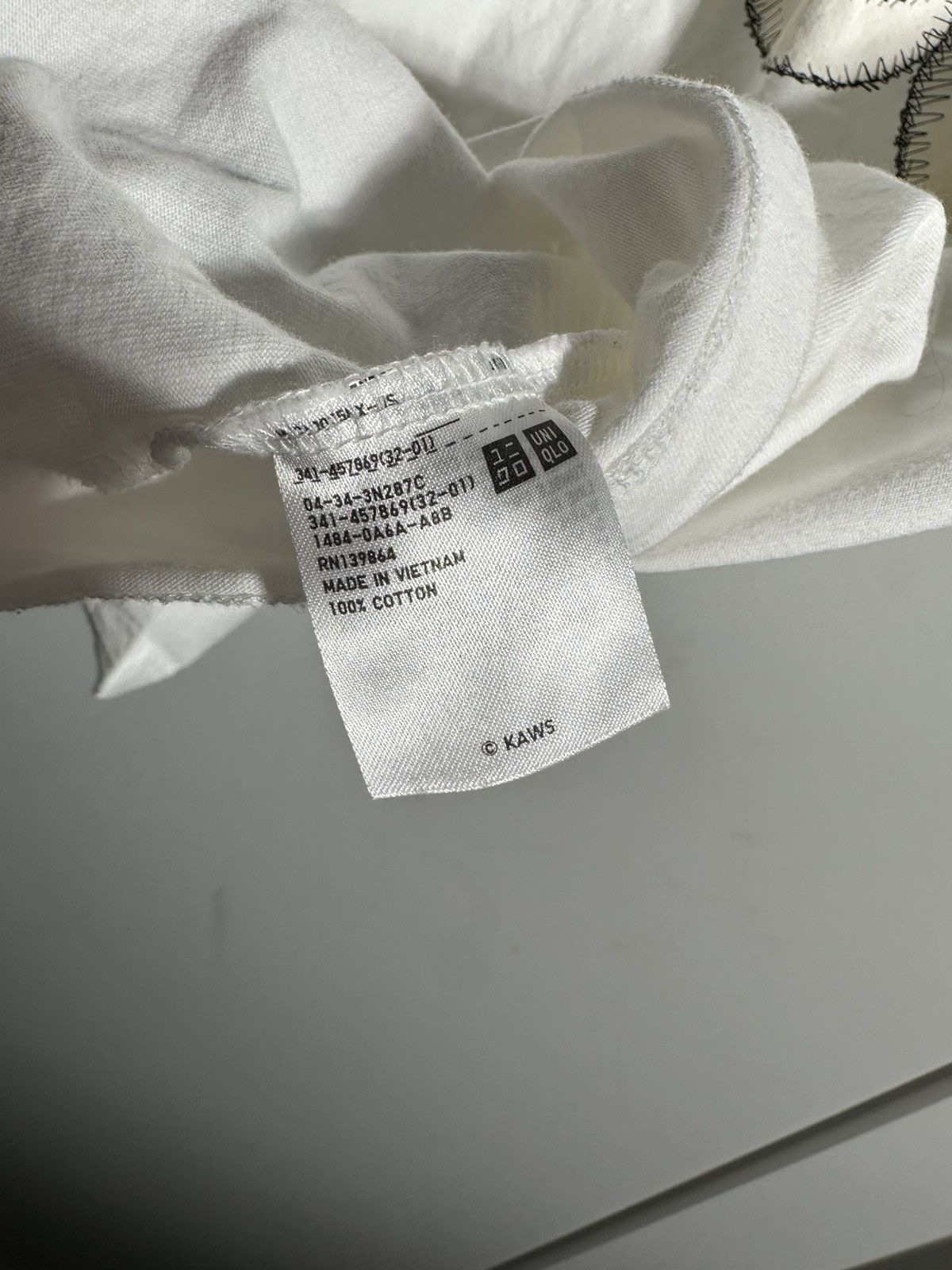 Kaws × Uniqlo Kaws x Uniqlo Tee Size US XL / EU 56 / 4 - 3 Thumbnail