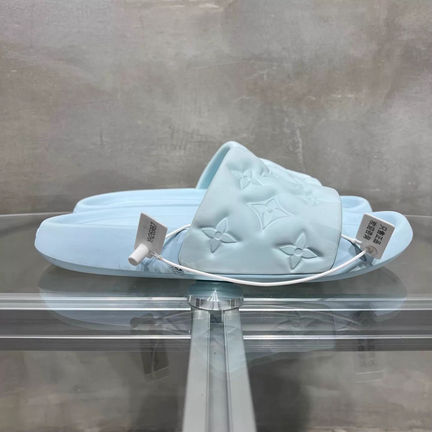 Louis Vuitton LV Monogram All-Over Blue Slippers UK7 (41) Size US 8 / EU 41 - 4 Thumbnail