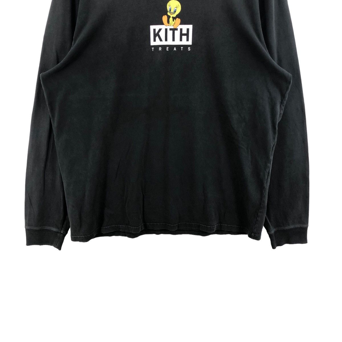 Japanese Brand × Kith Pick!! Vtg KITH x TWEETY Looney Tunes Faded Tshirt Size US L / EU 52-54 / 3 - 4 Thumbnail