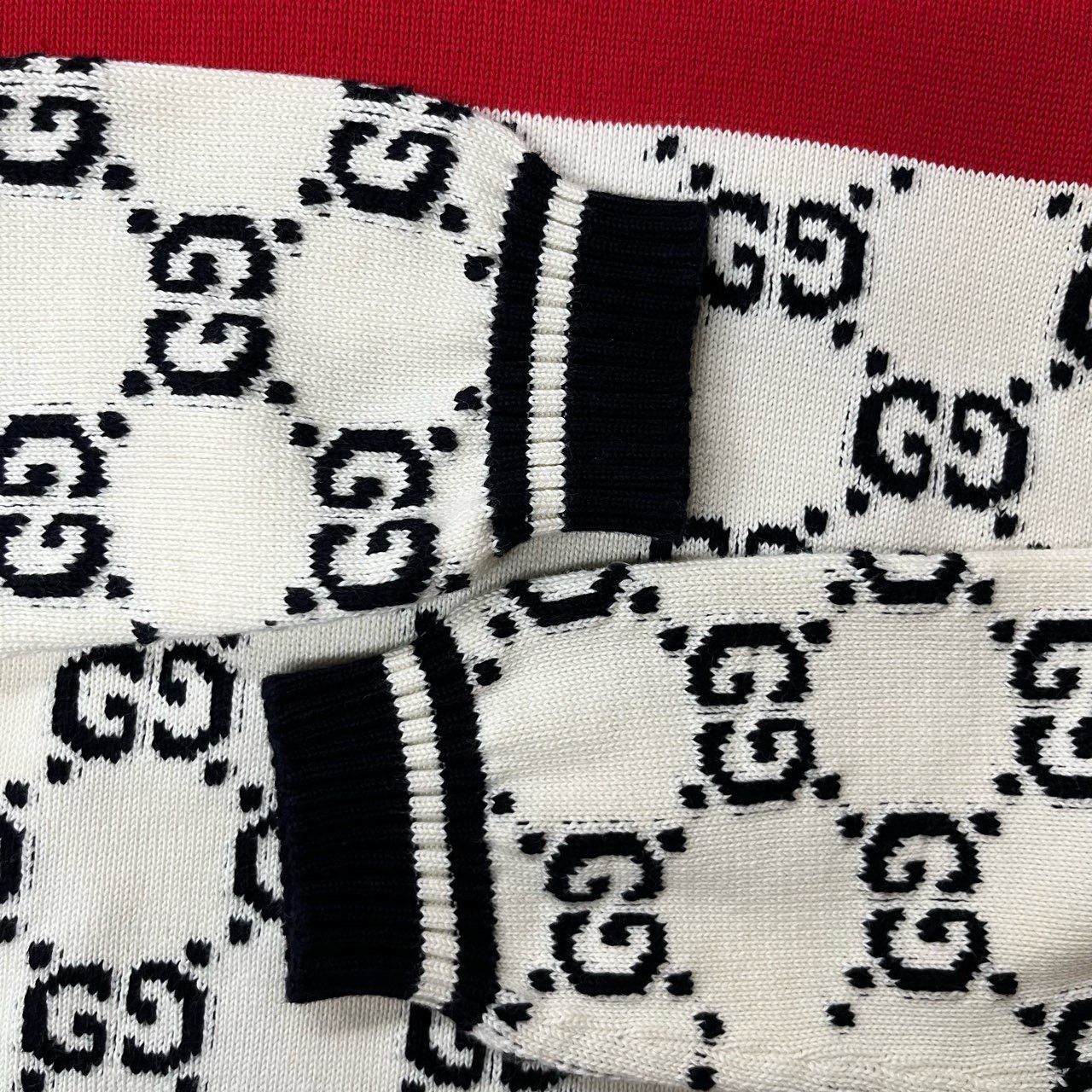 Gucci Gucci White full logo sweater 2501-Nextarrow Size US XS / EU 42 / 0 - 4 Thumbnail
