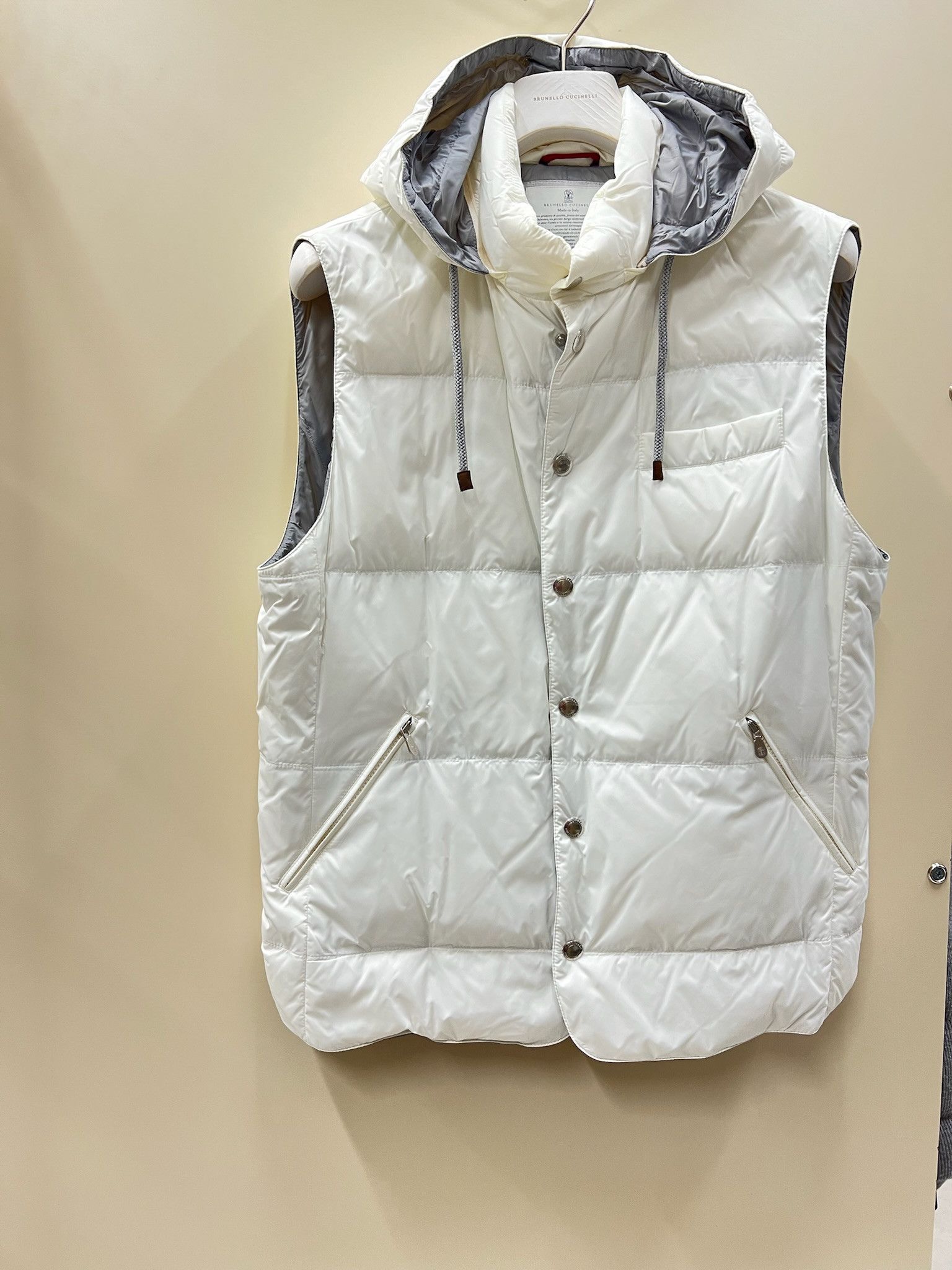 o1w1db10125 Padded Vest in White