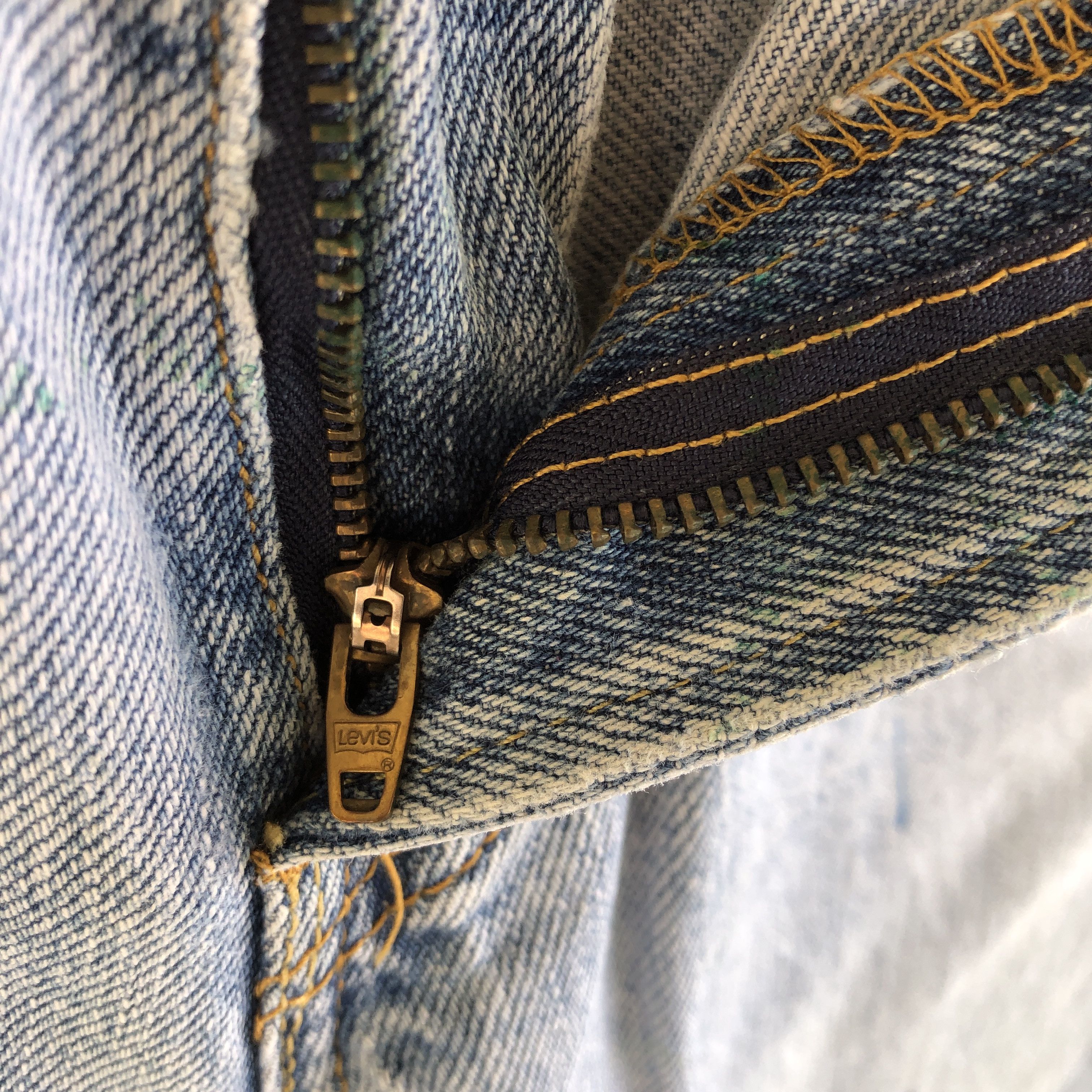 Levi's Vintage Levis 550 Sunfaded Jeans Light Wash Distressed Denim Size US 32 / EU 48 - 6 Thumbnail