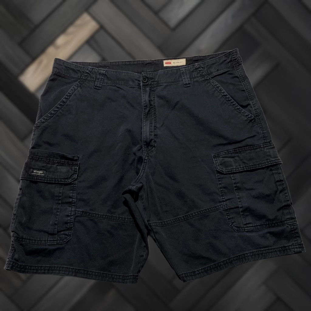 Wrangler Wrangler Shorts Mens 40 Black Relaxed Fit Cargo Canvas Pockets Cotton Casual Size US 40 / EU 56 - 1 Thumbnail