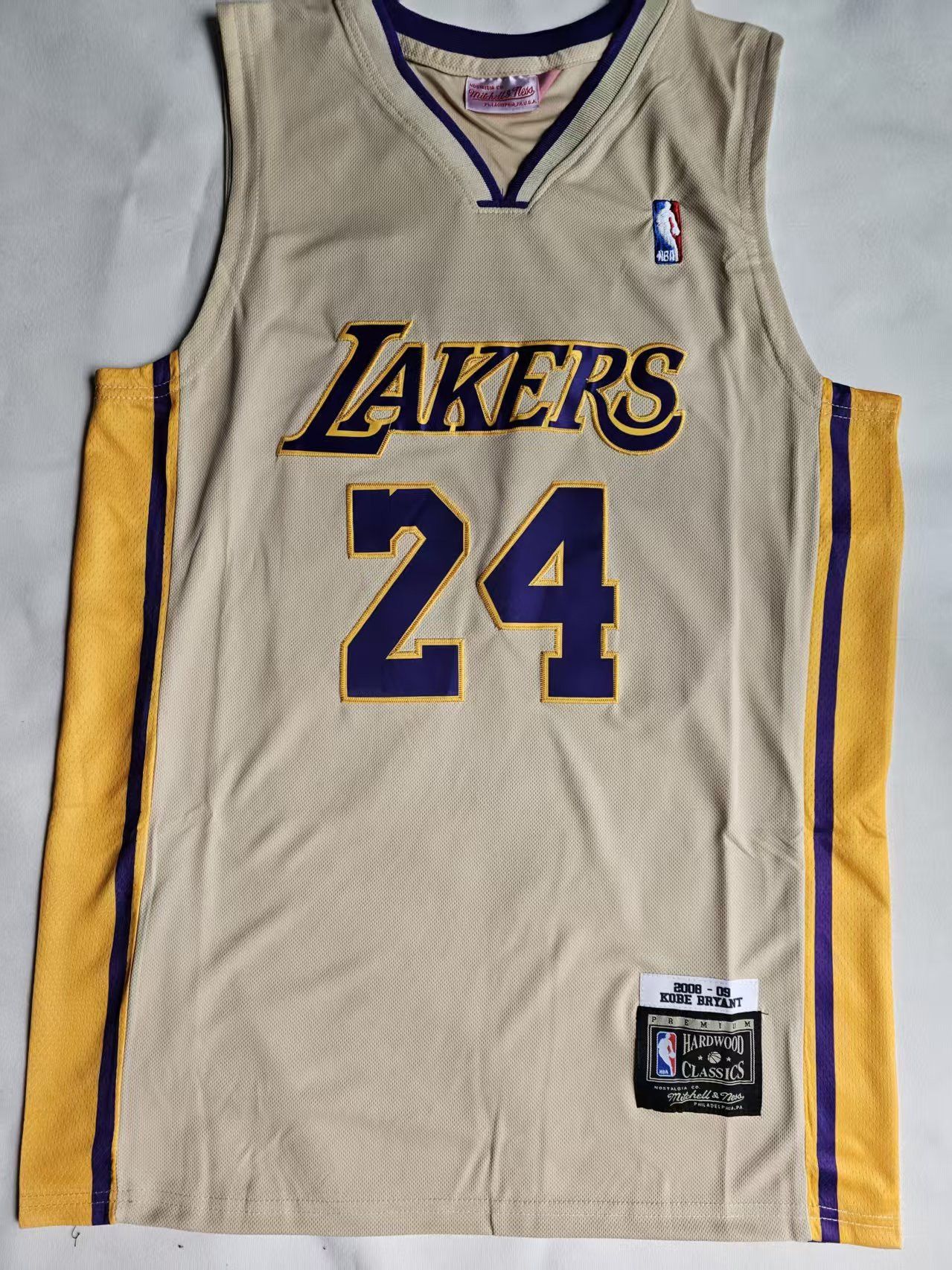 NBA Los Angeles Lakers 24 Kobe Bryant Jersey Beige Size US XL / EU 56 / 4 - 1 Thumbnail