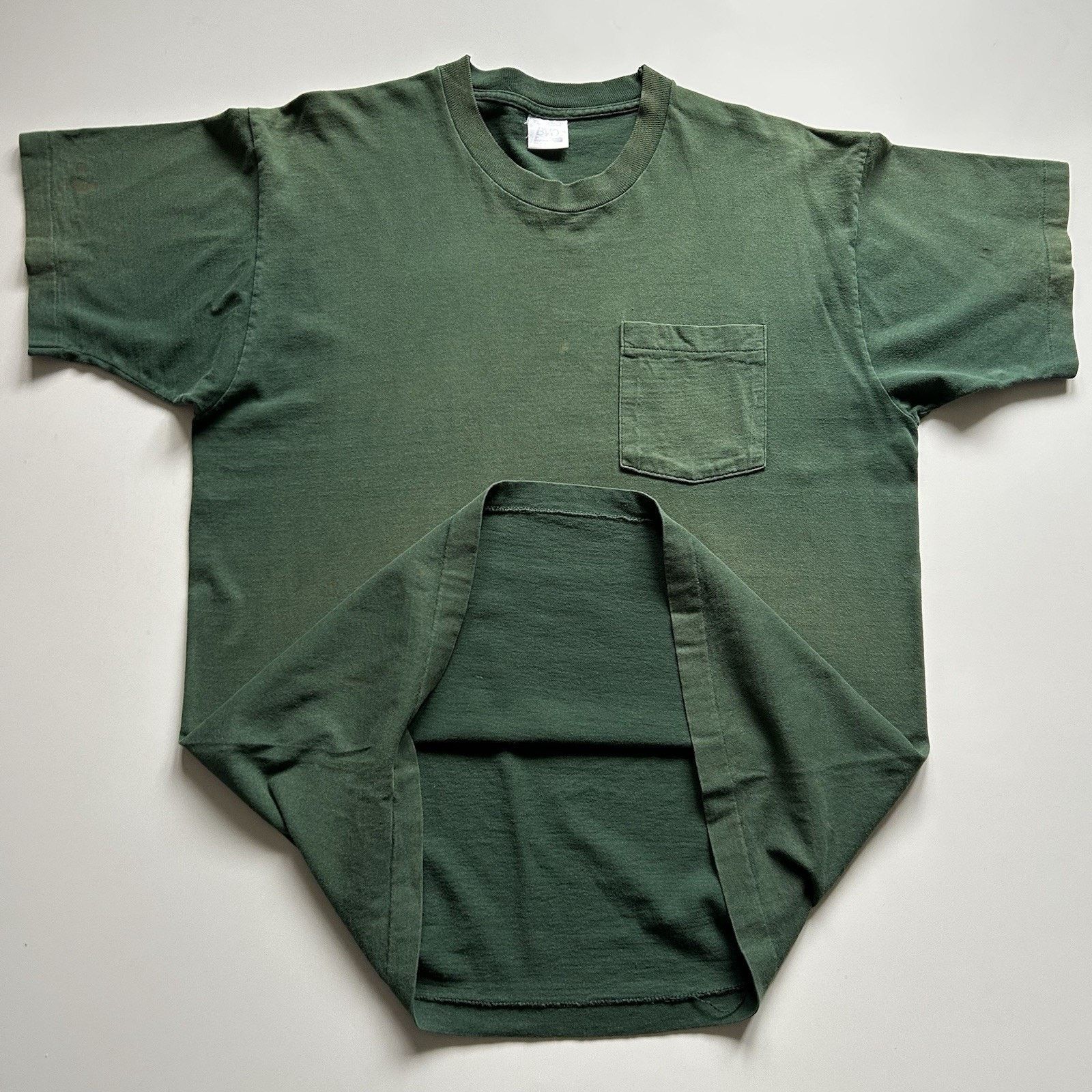 Vintage Vintage Sun Faded Green Blank Pocket T-Shirt XL 90s BVD Rare Size US XL / EU 56 / 4 - 3 Thumbnail