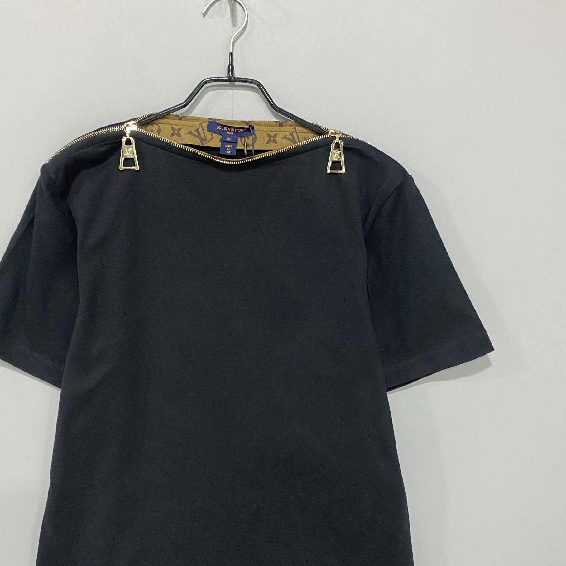 Louis Vuitton LV off-the-shoulder monogram short sleeve 99 new XS Size XS / US 0-2 / IT 36-38 - 2 Thumbnail